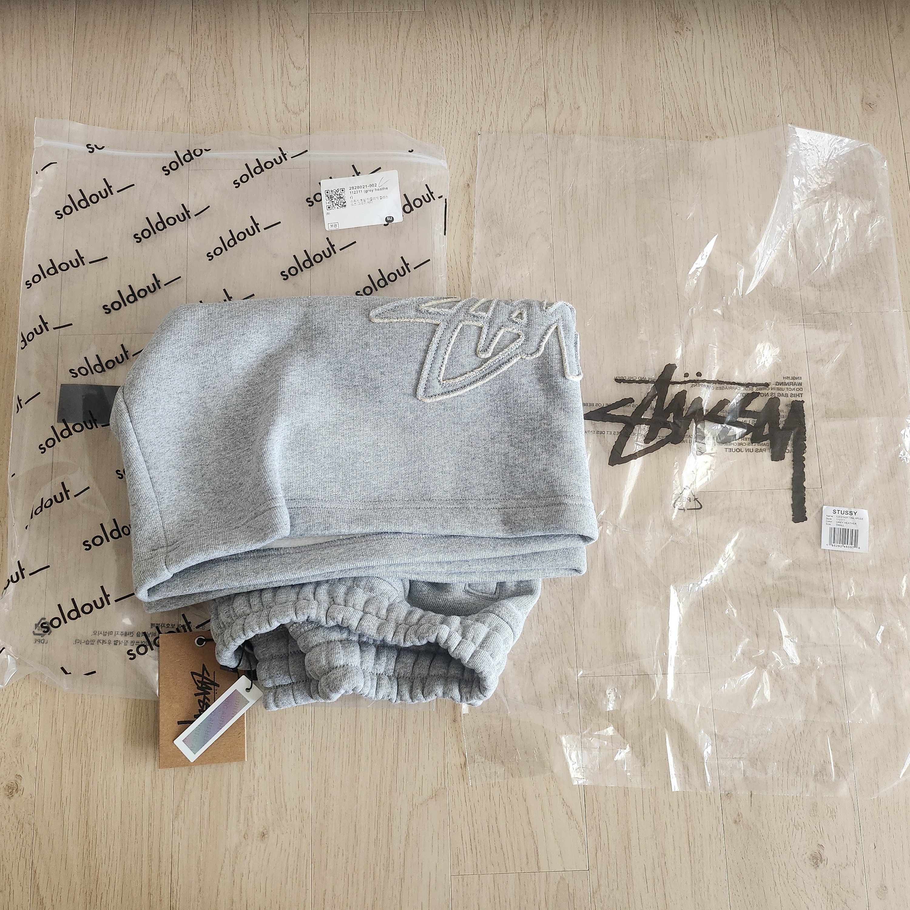 Stussy Tonal Applique Fleece Shorts Grey Heather 착용 스타일 - 6