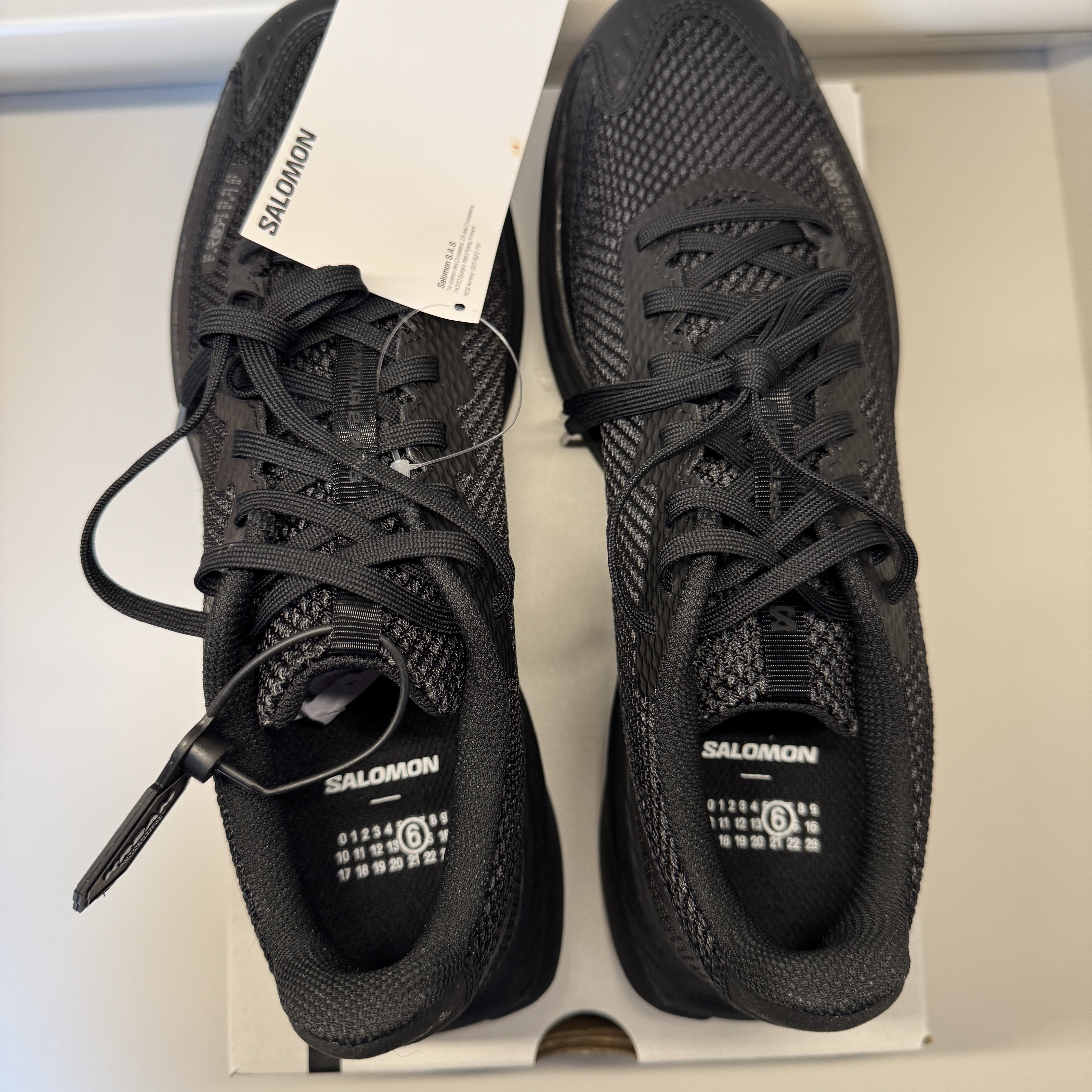 Salomon x MM6 Maison Margiela Spectur 2 Black Pewter 착용 스타일 - 5