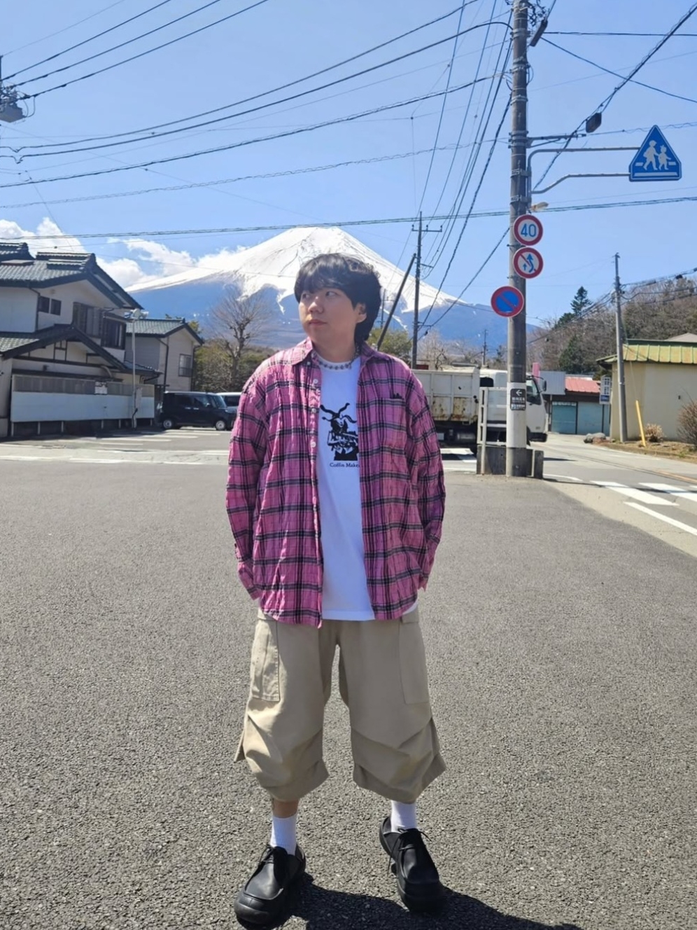 Nonnod Side cargo shorts Beige 착용 스타일