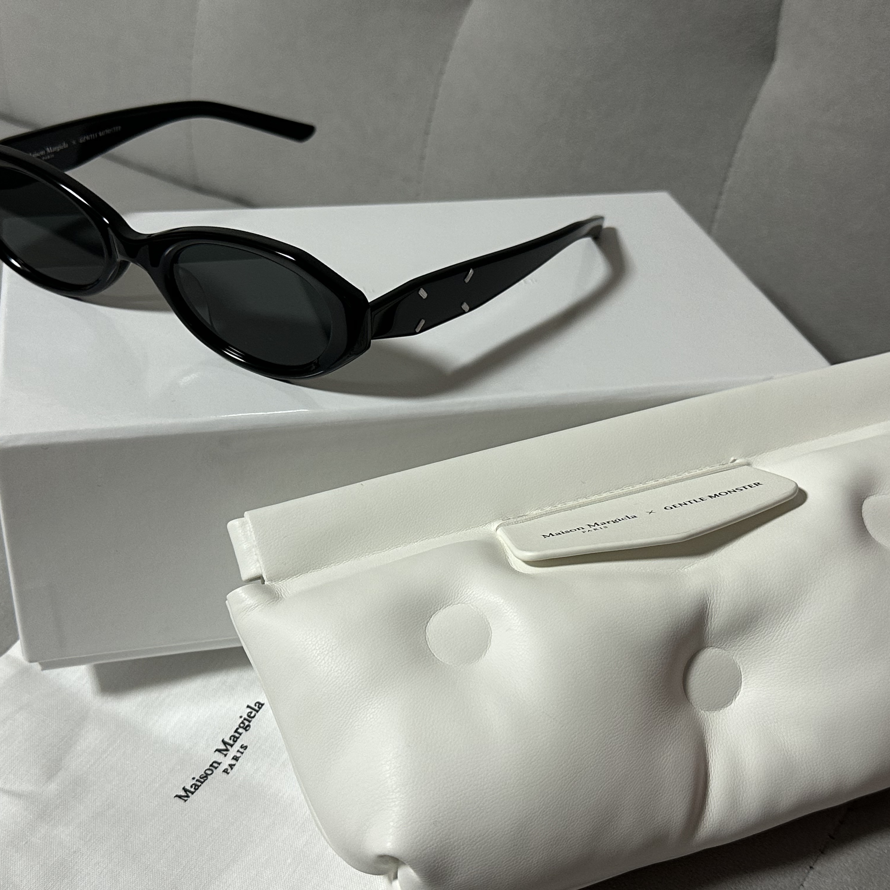Gentle Monster x Maison Margiela MM204 Black Gray 착용 스타일 - 3