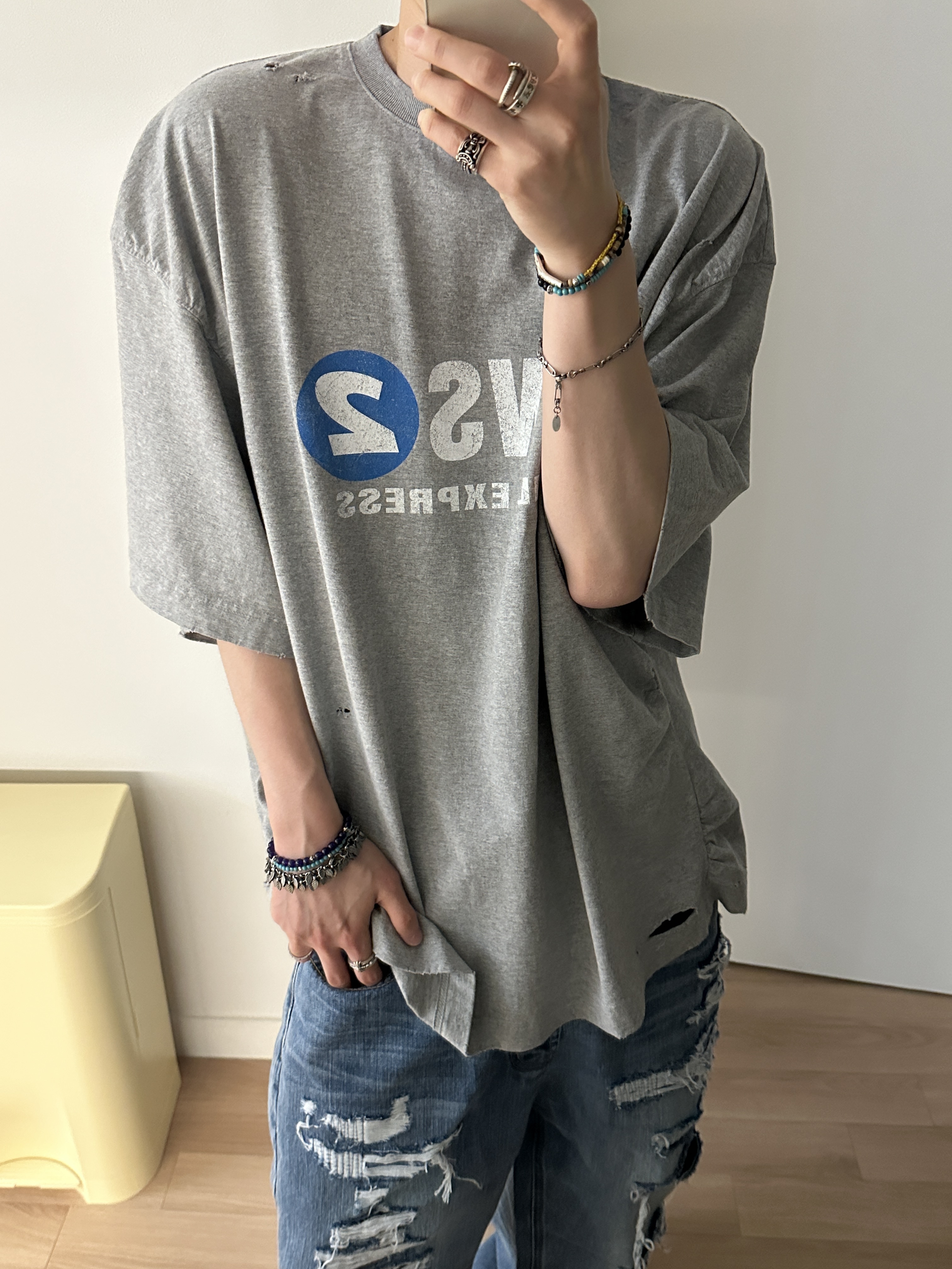 Nonnod Puckering News T-shirt Vintage grey 착용 스타일