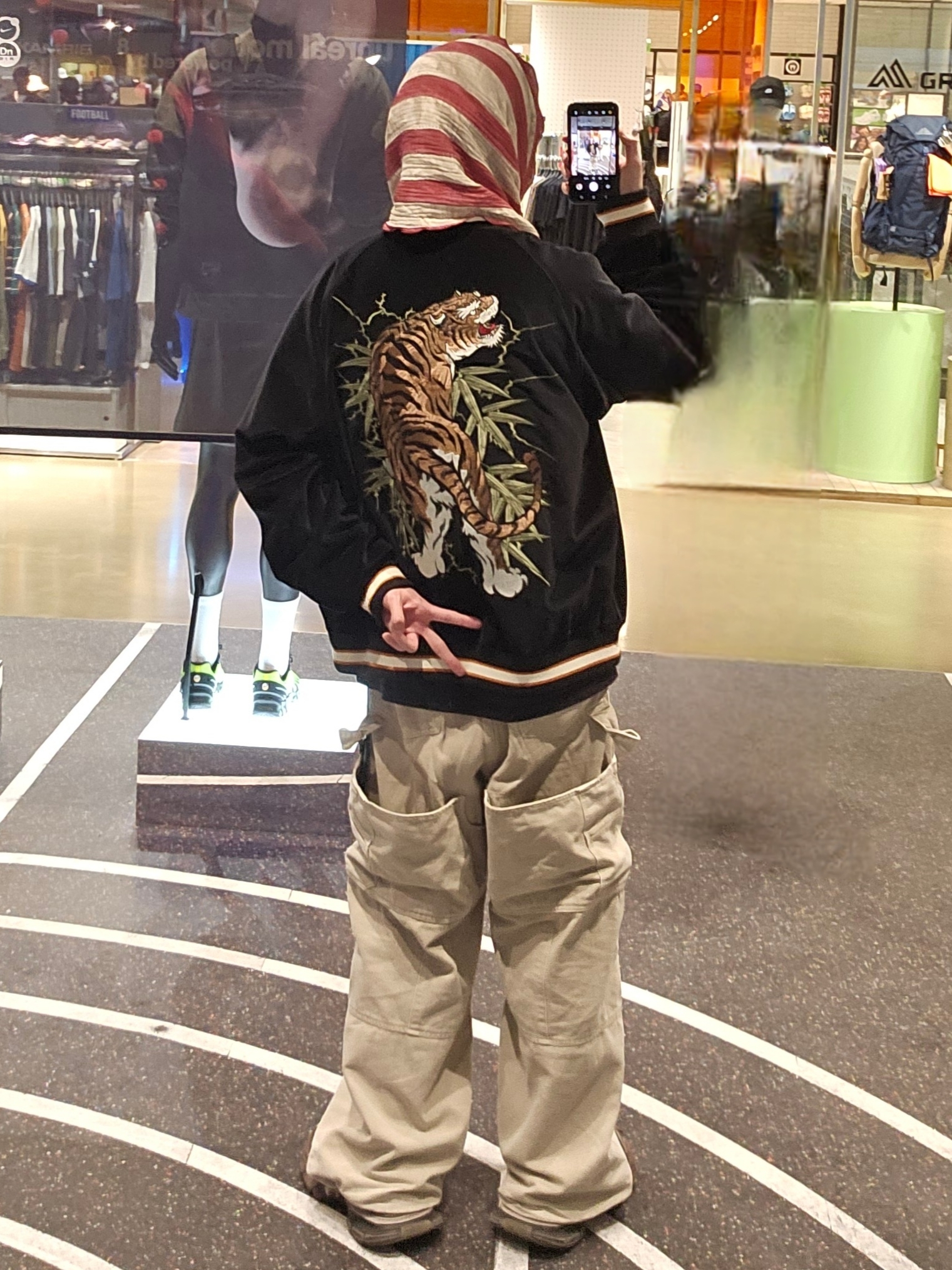 Nonnod Double Knee Cover Pants Vintage Beige, Balenciaga 3XL Sneakers Worn Out Brown 착용 스타일 - 1