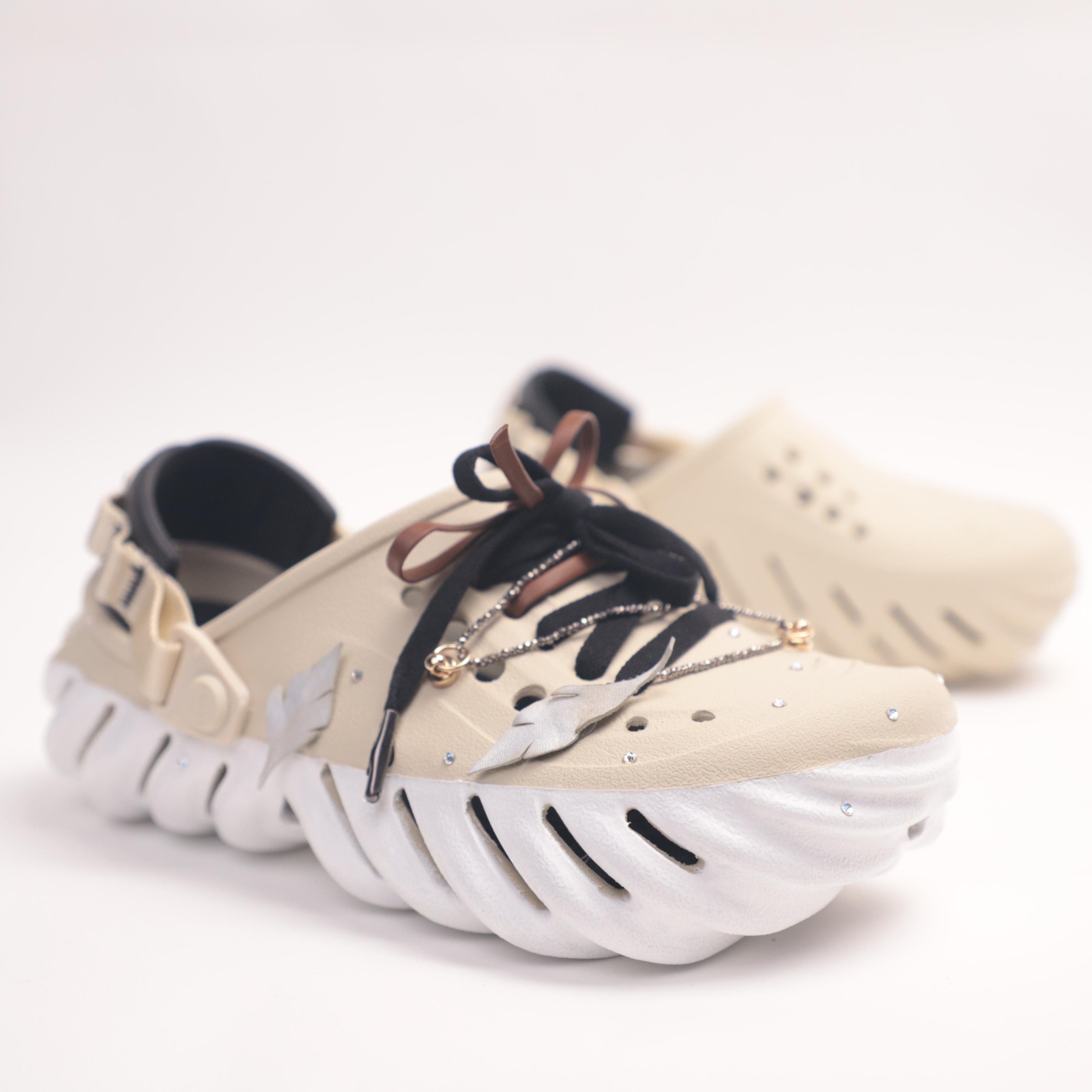 Crocs Echo Clog Bone Black 착용 스타일 - 1