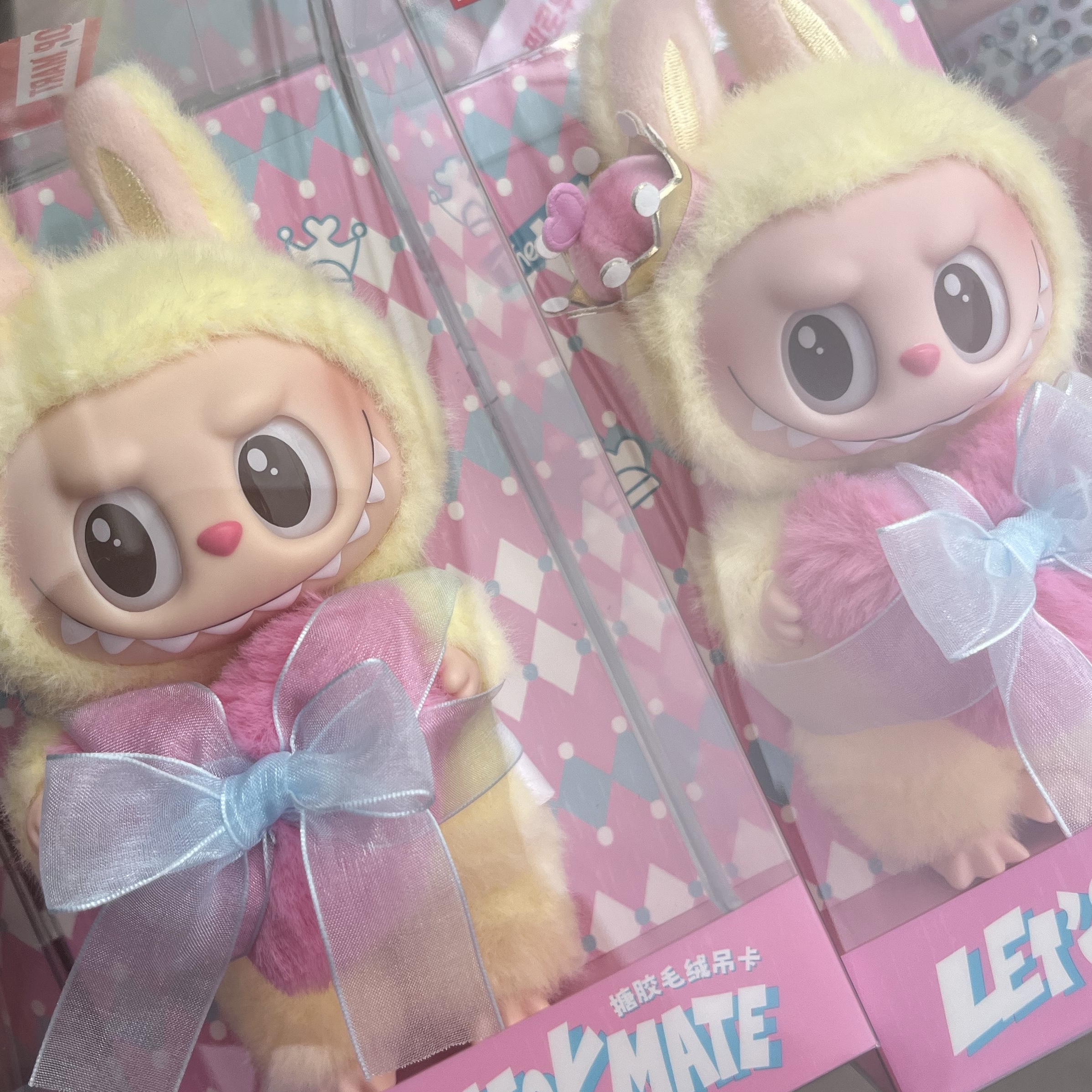 Pop Mart The Monsters Checkmate Series Plush Keyring 착용 스타일