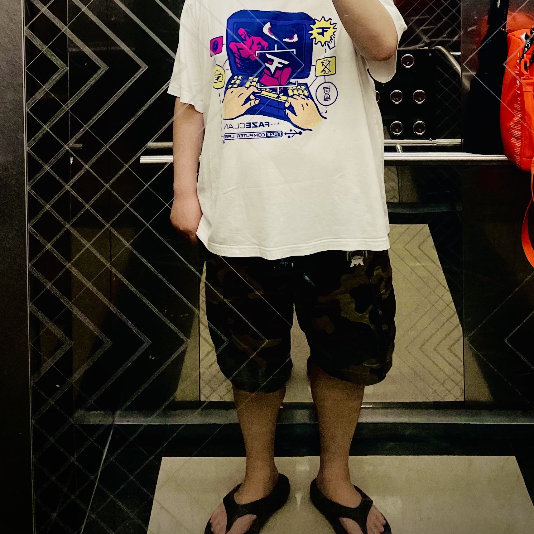 Oofos OOriginal Black 착용 스타일