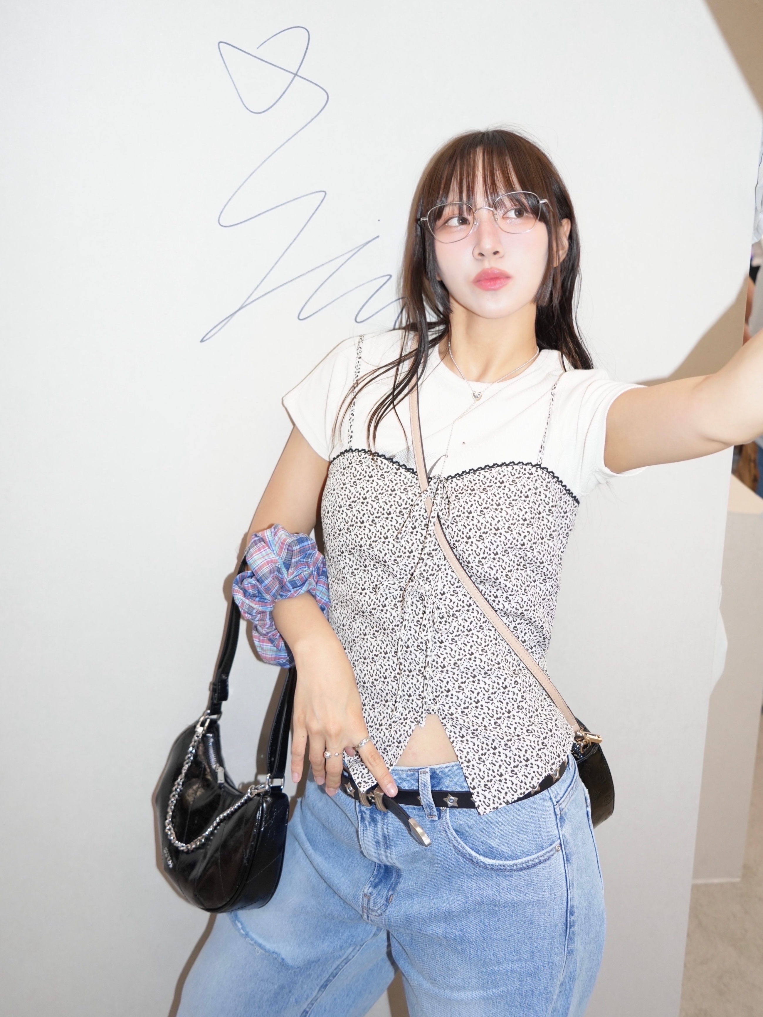 Nff Check Scrunchie Big Blue 착용 스타일 - 2