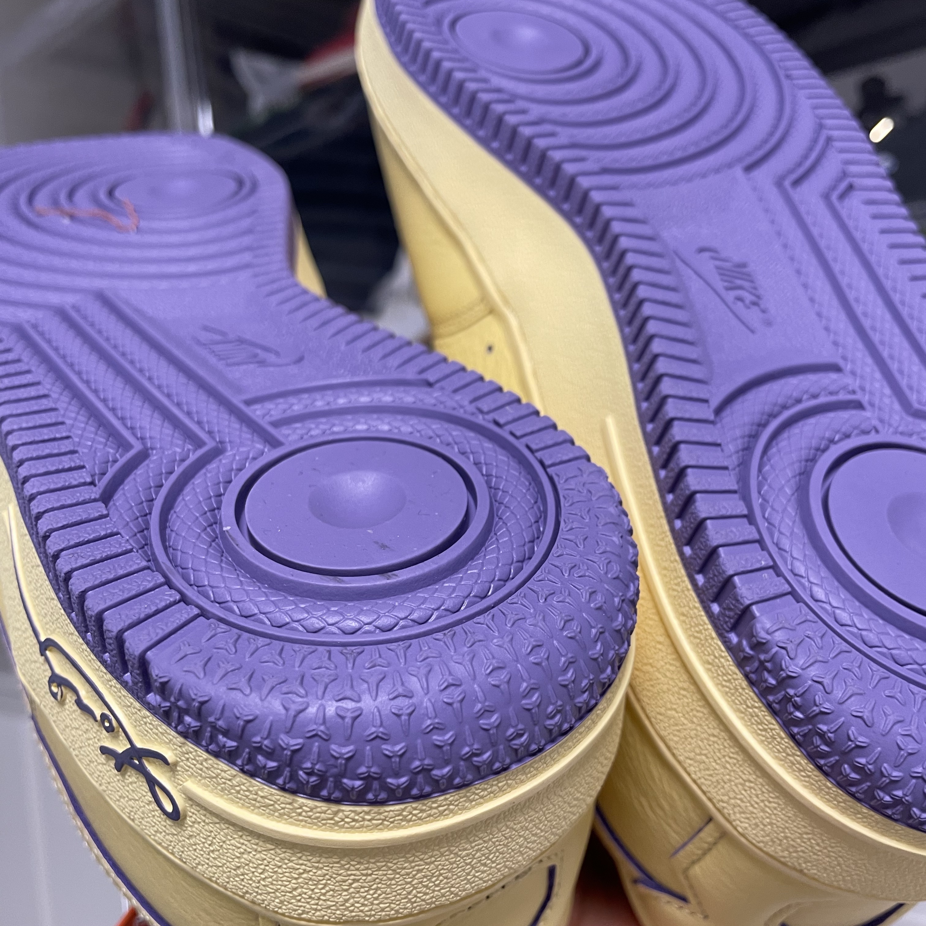 Nike Air Force 1 Low Protro Soft Yellow 착용 스타일 - 6
