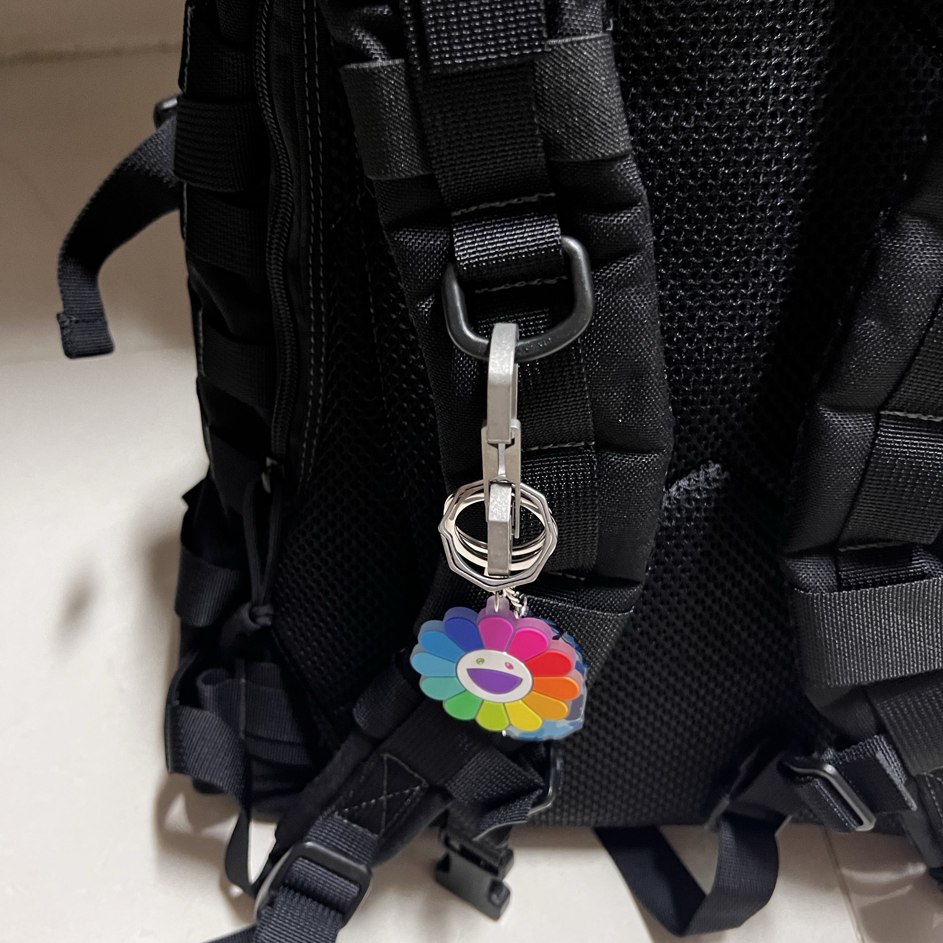BAPE ABC Camo Ape Head Acrylic Keychain Blue, Kaikai Kiki Flower Rubber Keyring Clear Rainbow White 착용 스타일