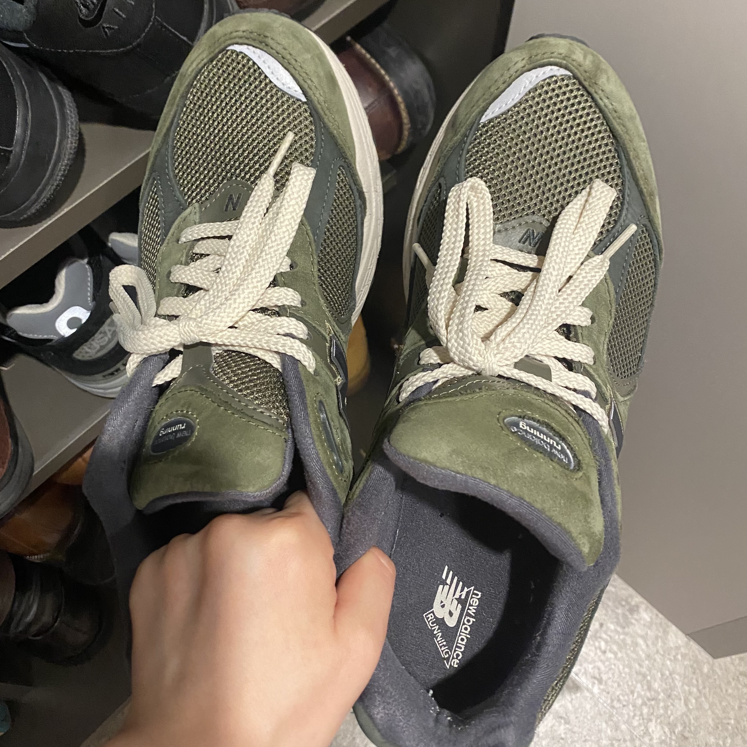 New Balance 2002R Grape Leaf 착용 스타일