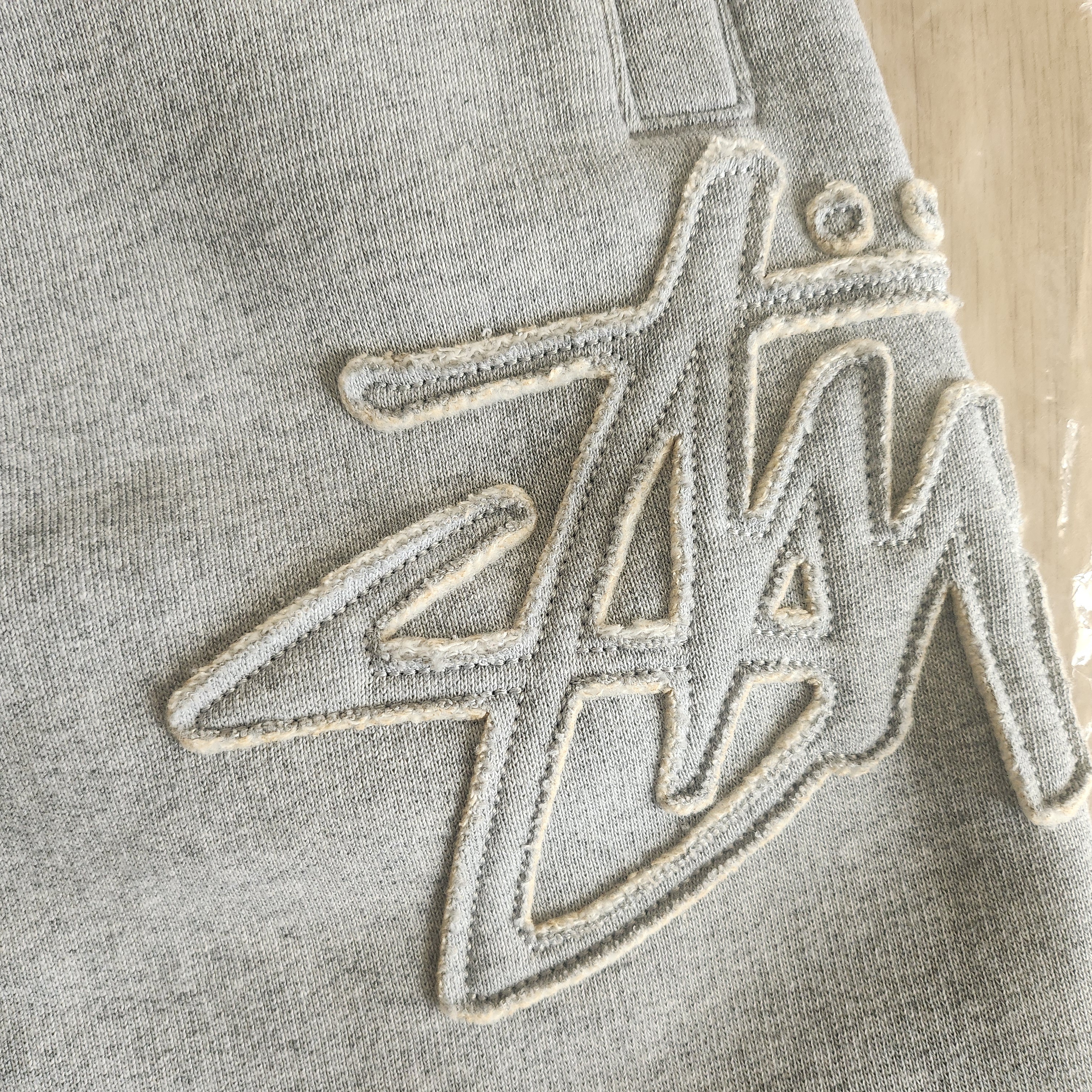 Stussy Tonal Applique Fleece Shorts Grey Heather 착용 스타일 - 3