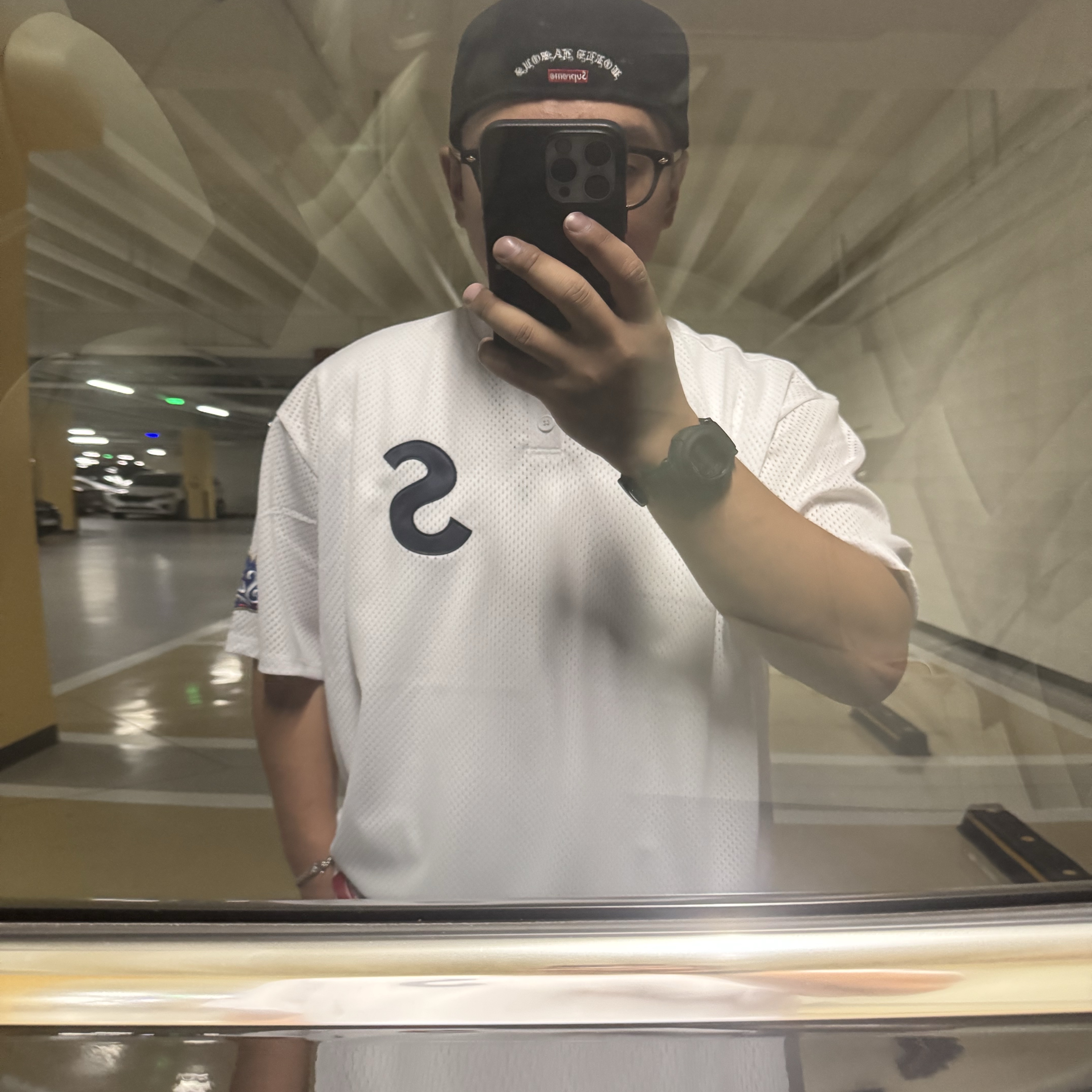 Supreme Gold Cross S Logo New Era Black - 24SS, Supreme S Logo Baseball Henley White - 25SS 착용 스타일 - 1