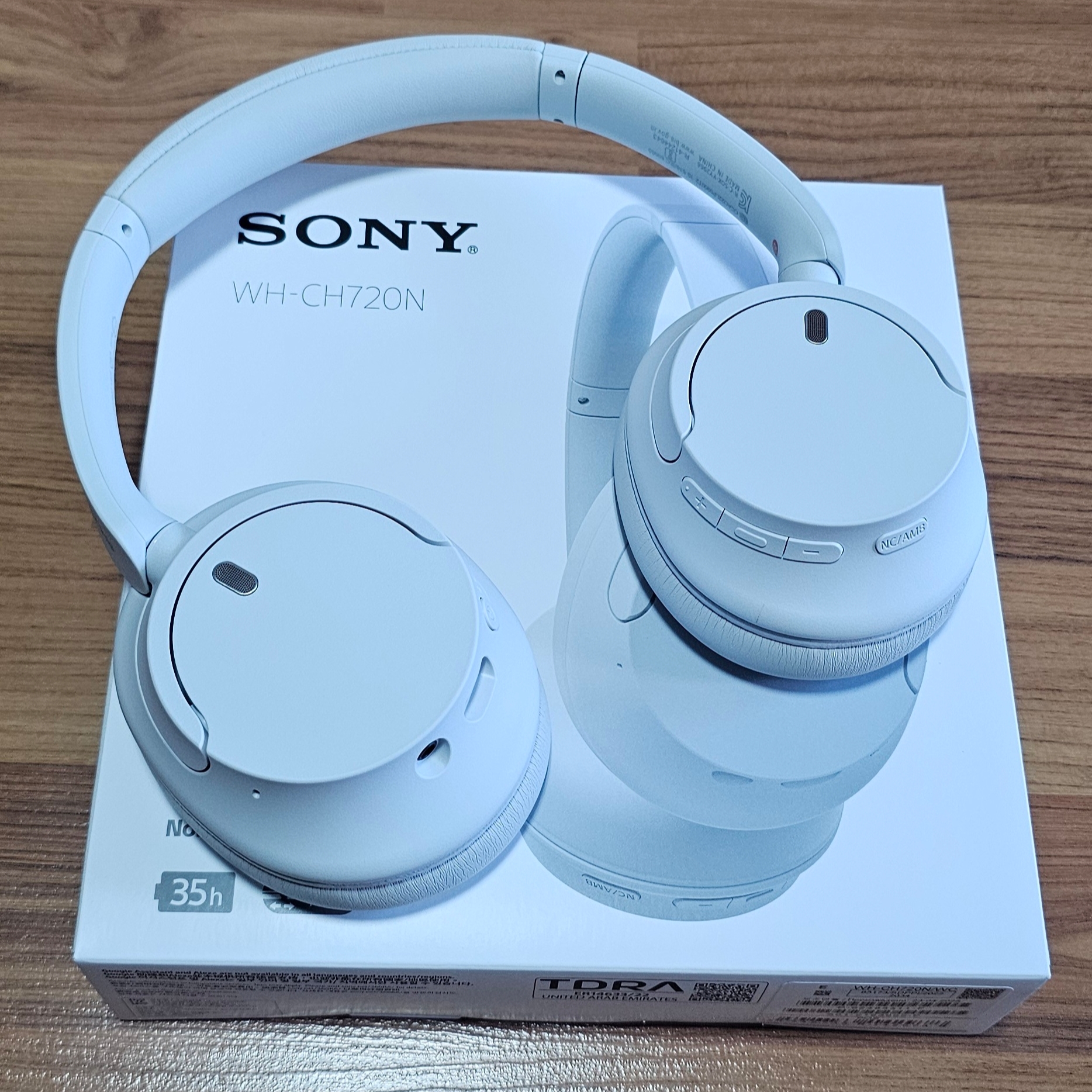 Sony WH-CH720N White (Sony Korea Ver.) 착용 스타일 - 1