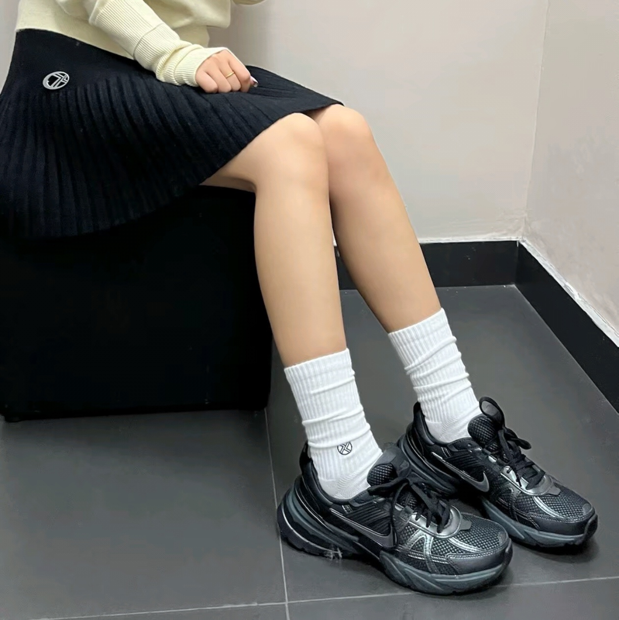 Nike V2K Run Black Anthracite 착용 스타일