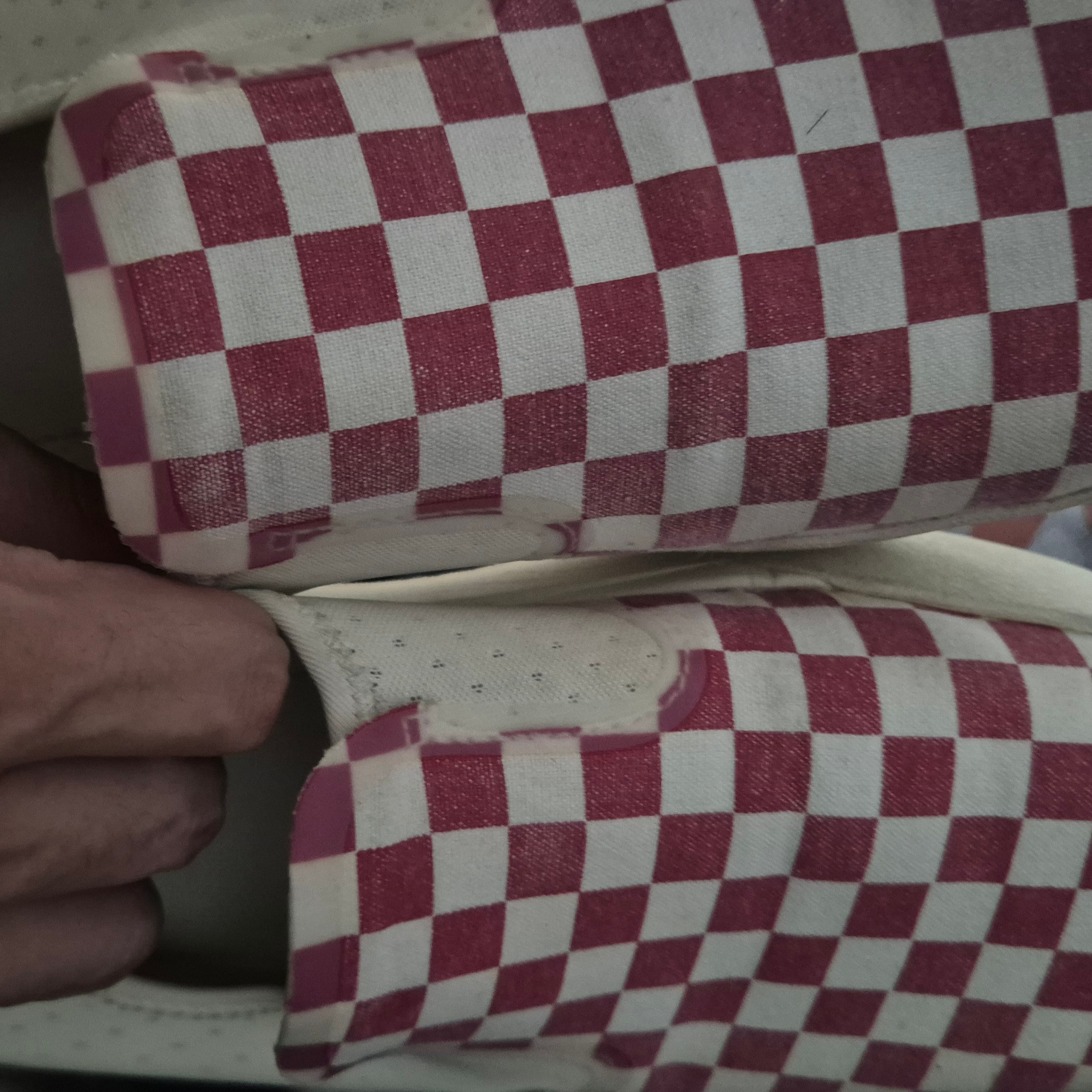Vans ComfyCush One Checkerboard Racing Red Marshmallow 착용 스타일