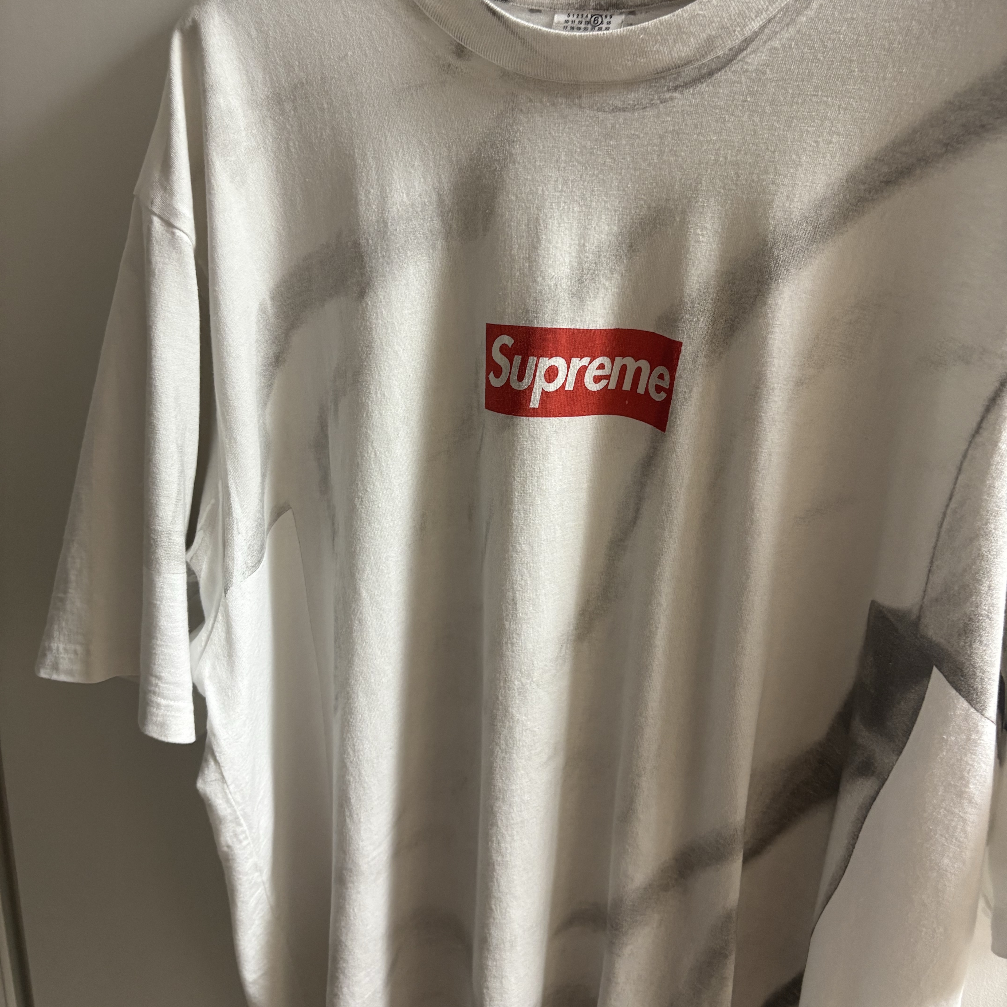 Supreme x MM6 Maison Margiela Box Logo T-Shirt White - 24SS 착용 스타일