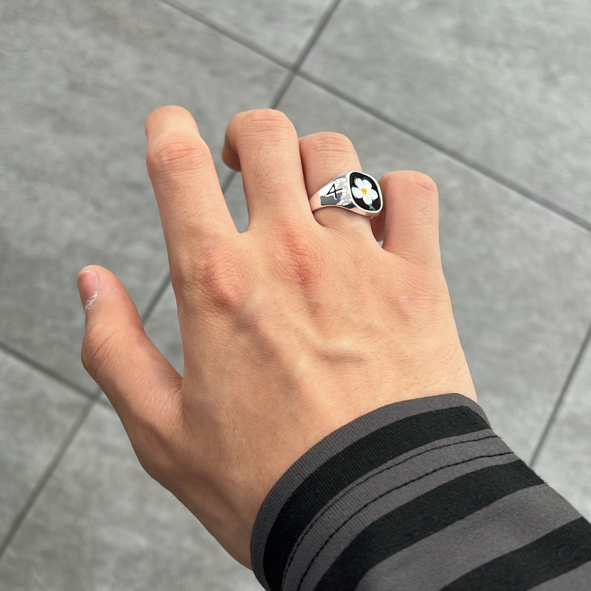 Nonenon Bloom Square Ring 착용 스타일