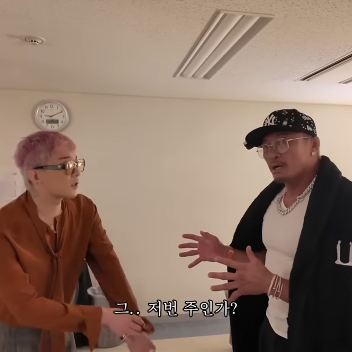 G-DRAGON Ubermensch Robe Black 착용 스타일
