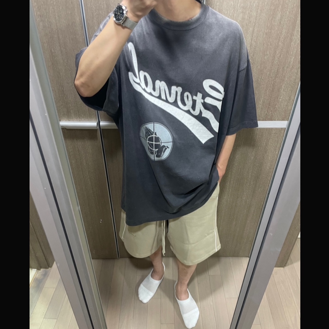 Saint Mxxxxxx x Fear of God SNT S/S T-Shirt Black - 25SS, Essentials Relaxed Fleece Sweatshort With Piping Cloud White - 25SS 착용 스타일