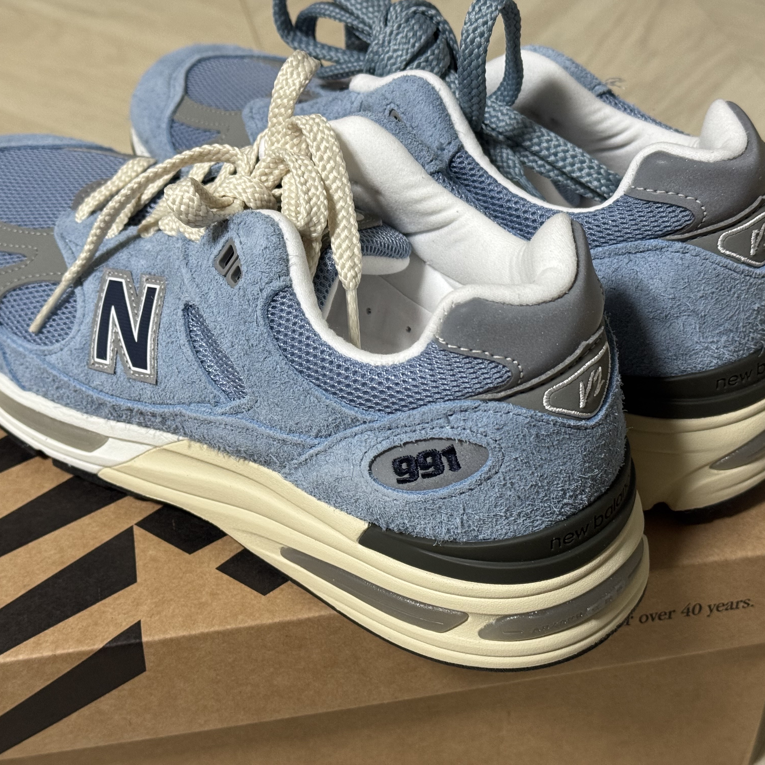 New Balance 991v2 Made in UK Celestial Blue Faded Denim 착용 스타일 - 3