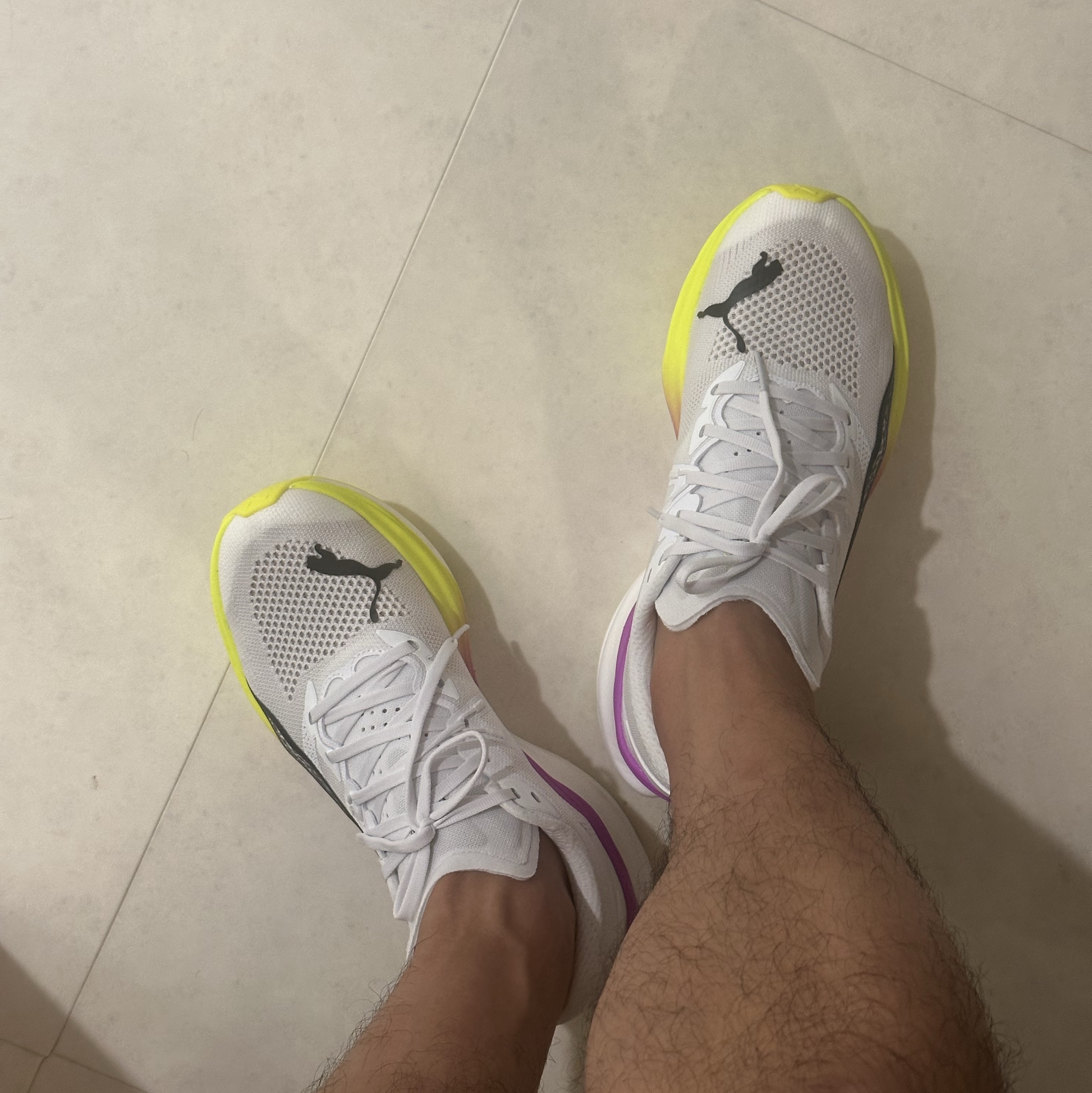 Puma Deviate Nitro 3 Puma White Yellow Alert 착용 스타일