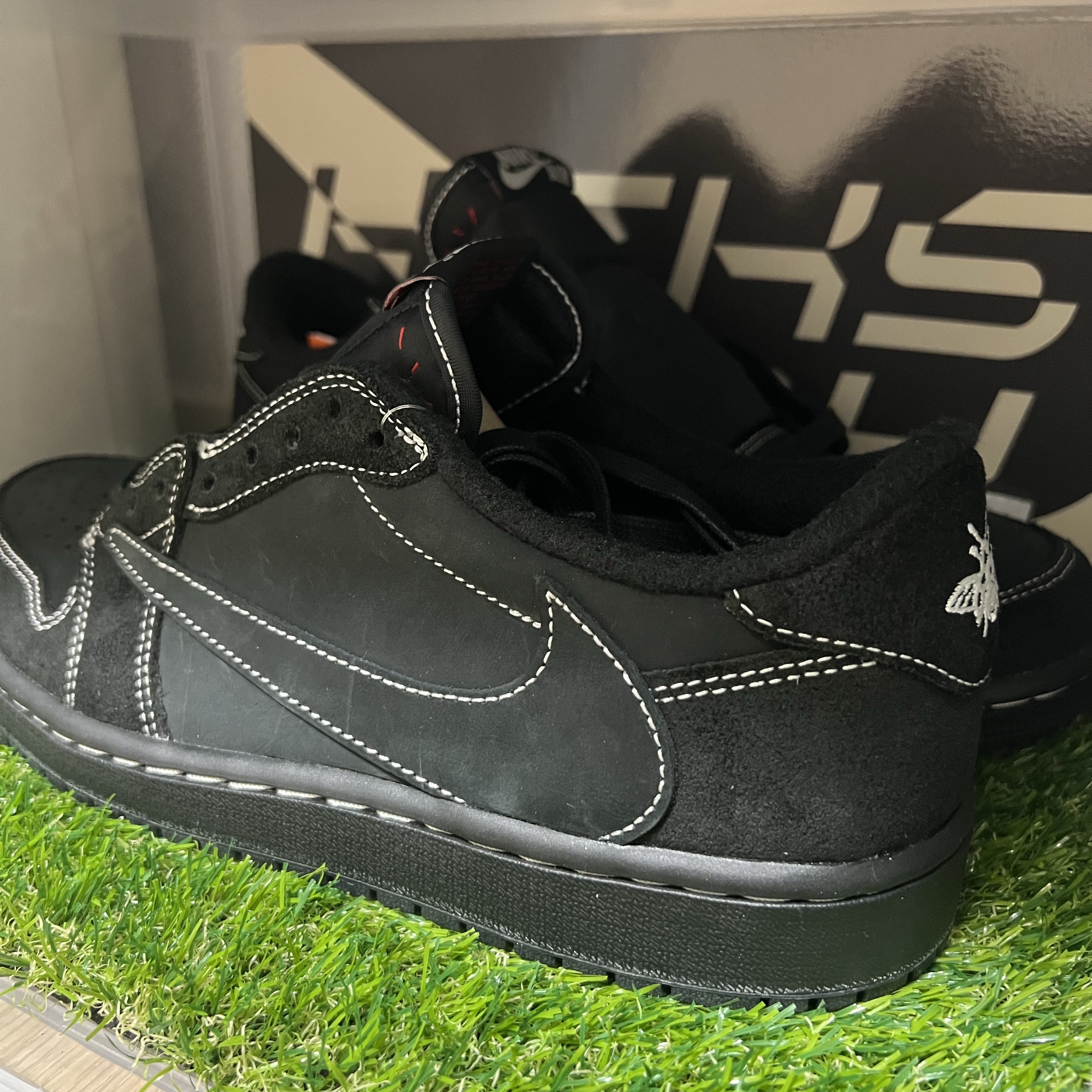 Jordan 1 x Travis Scott Retro Low OG SP Black Phantom 착용 스타일