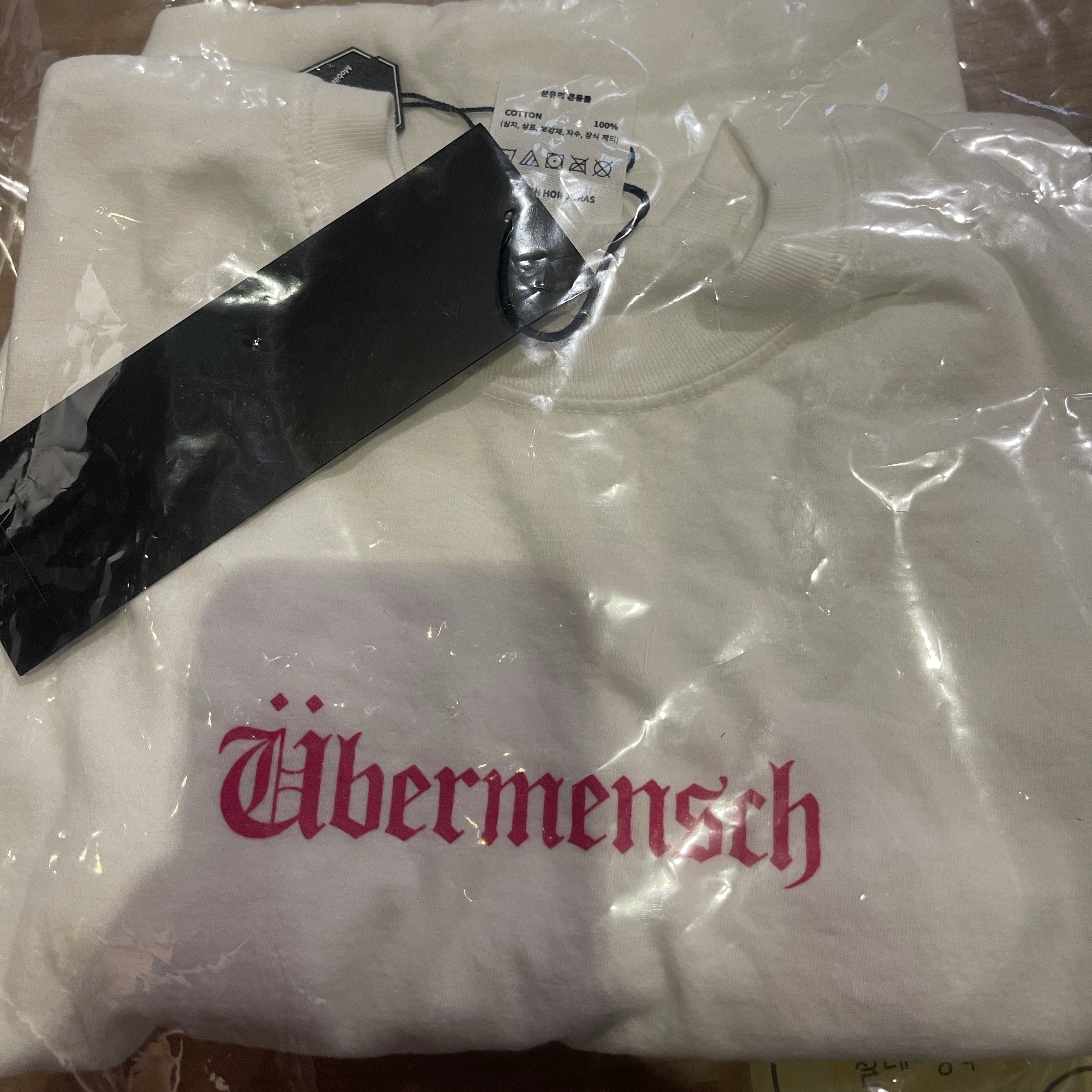 G-DRAGON Ubermensch Short Sleeve T-Shirt White 착용 스타일