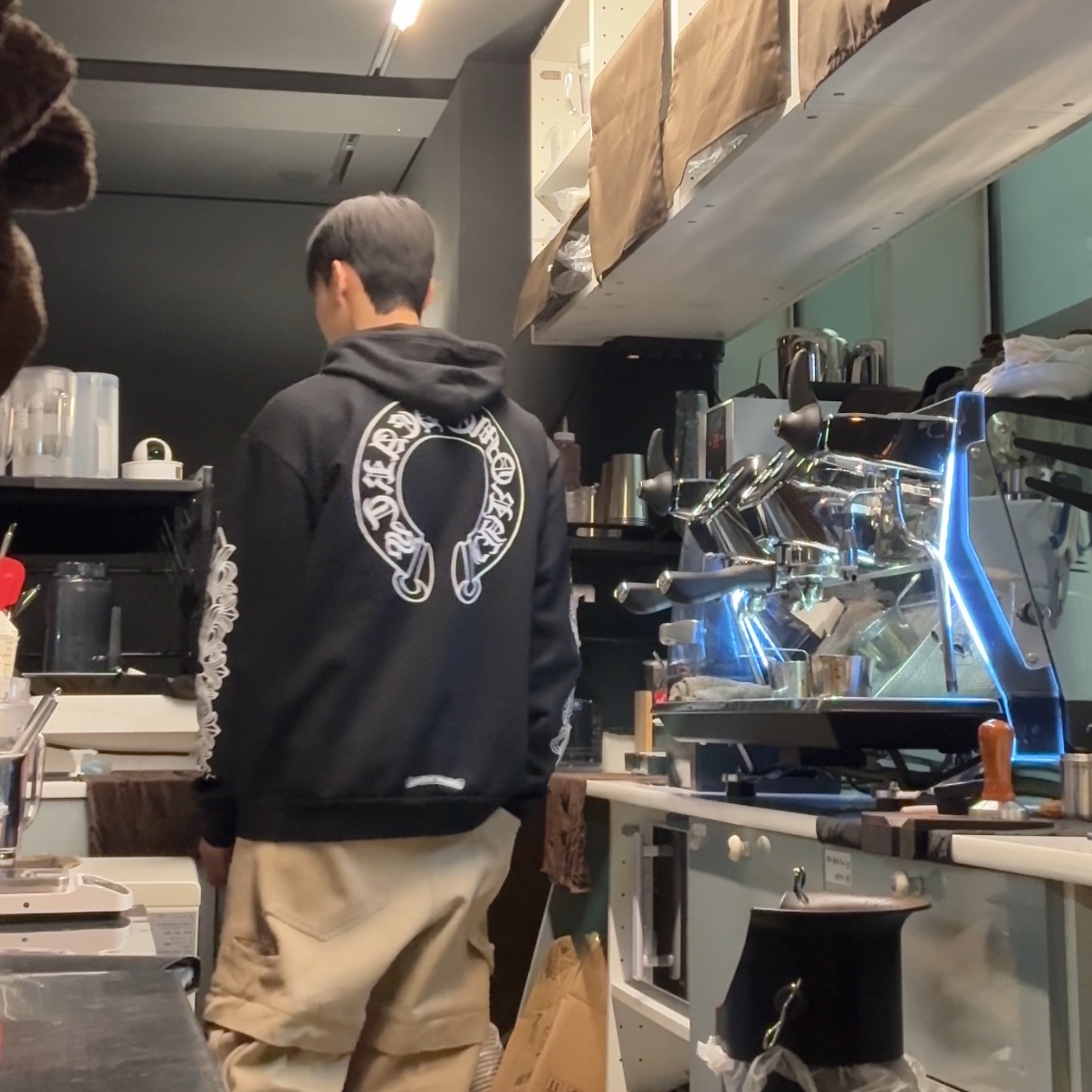 Chrome Hearts Horseshoe Floral Hoodie Black 착용 스타일