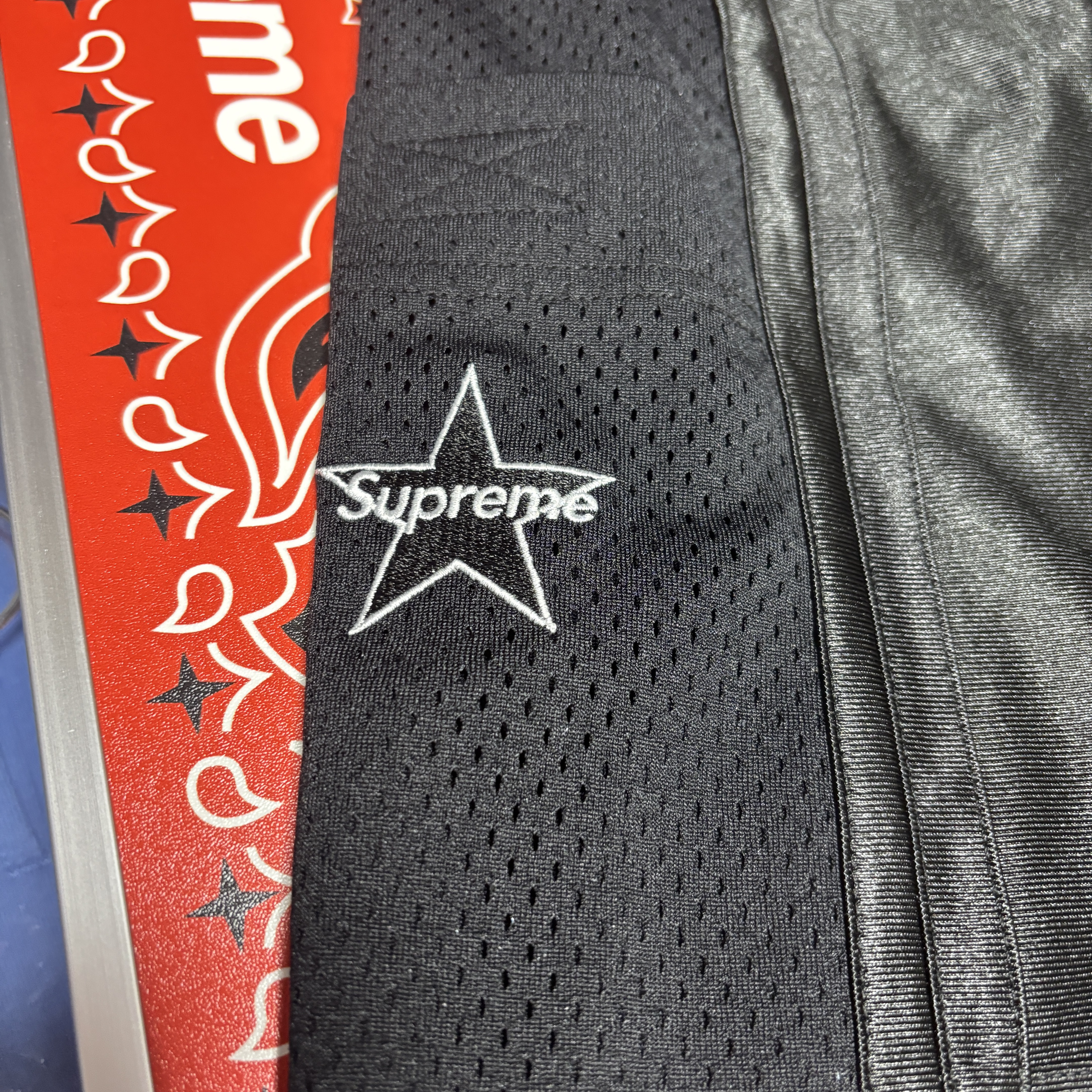 Supreme Side Pocket Basketball Shorts Black - 25SS 착용 스타일 - 2
