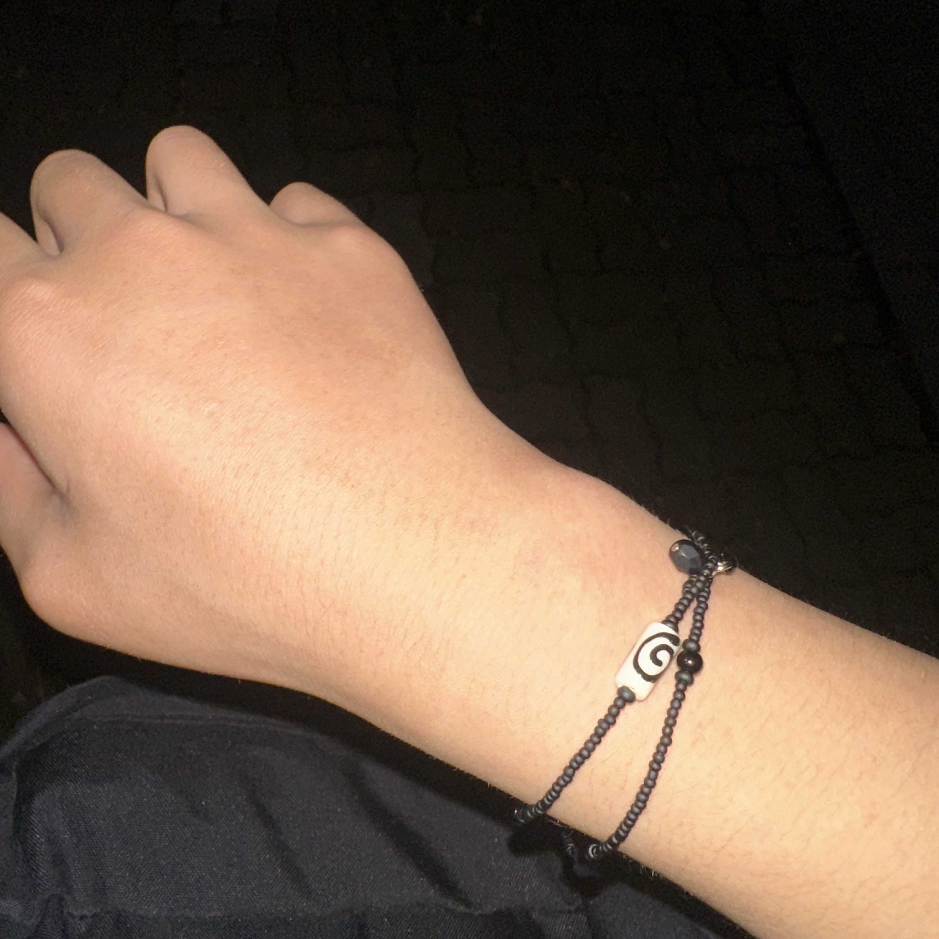 SANLI Spiral Necklace Black 착용 스타일