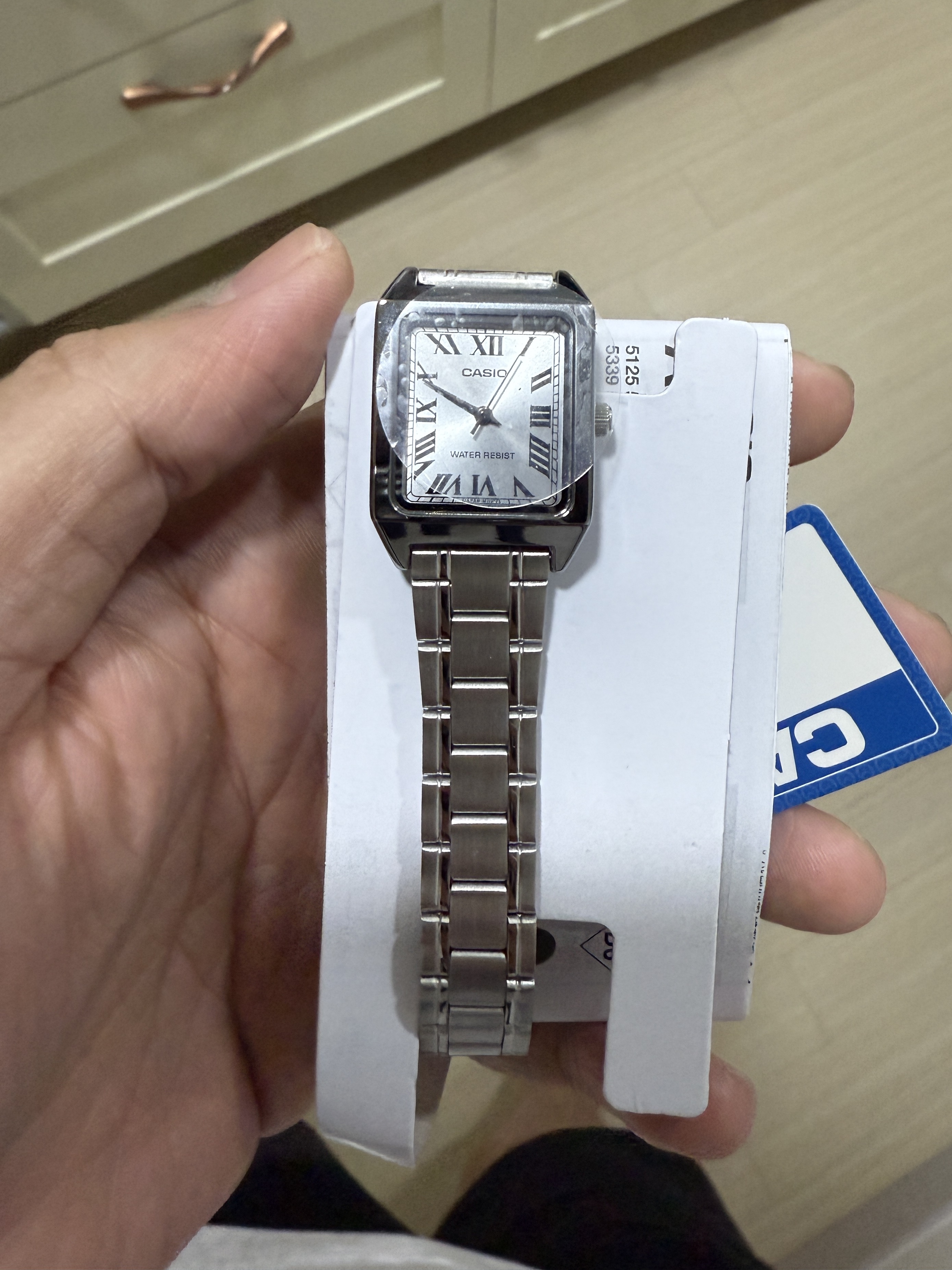 Casio LTP-V007D-7B 착용 스타일