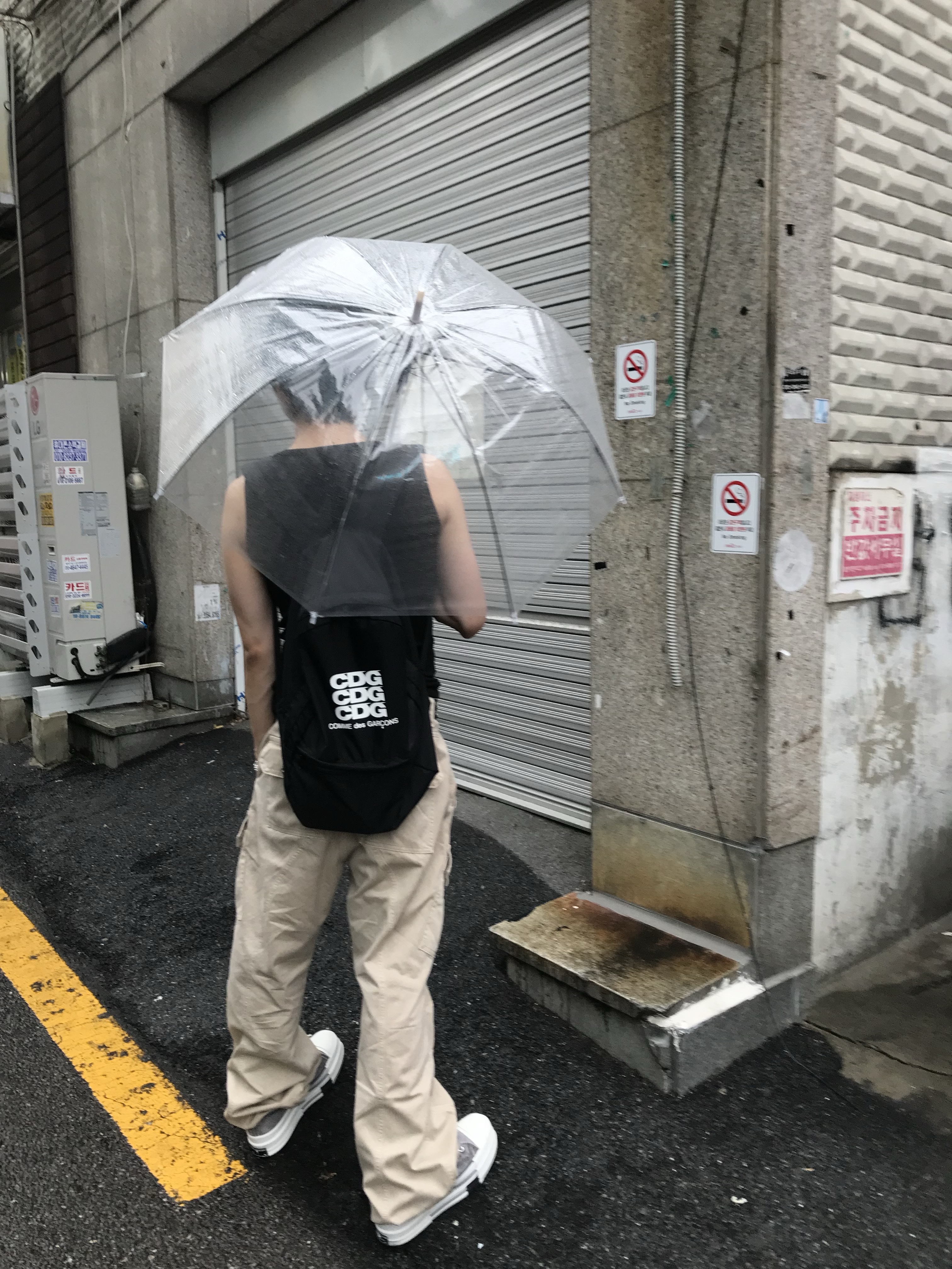 CDG Backpack Black 착용 스타일 - 1