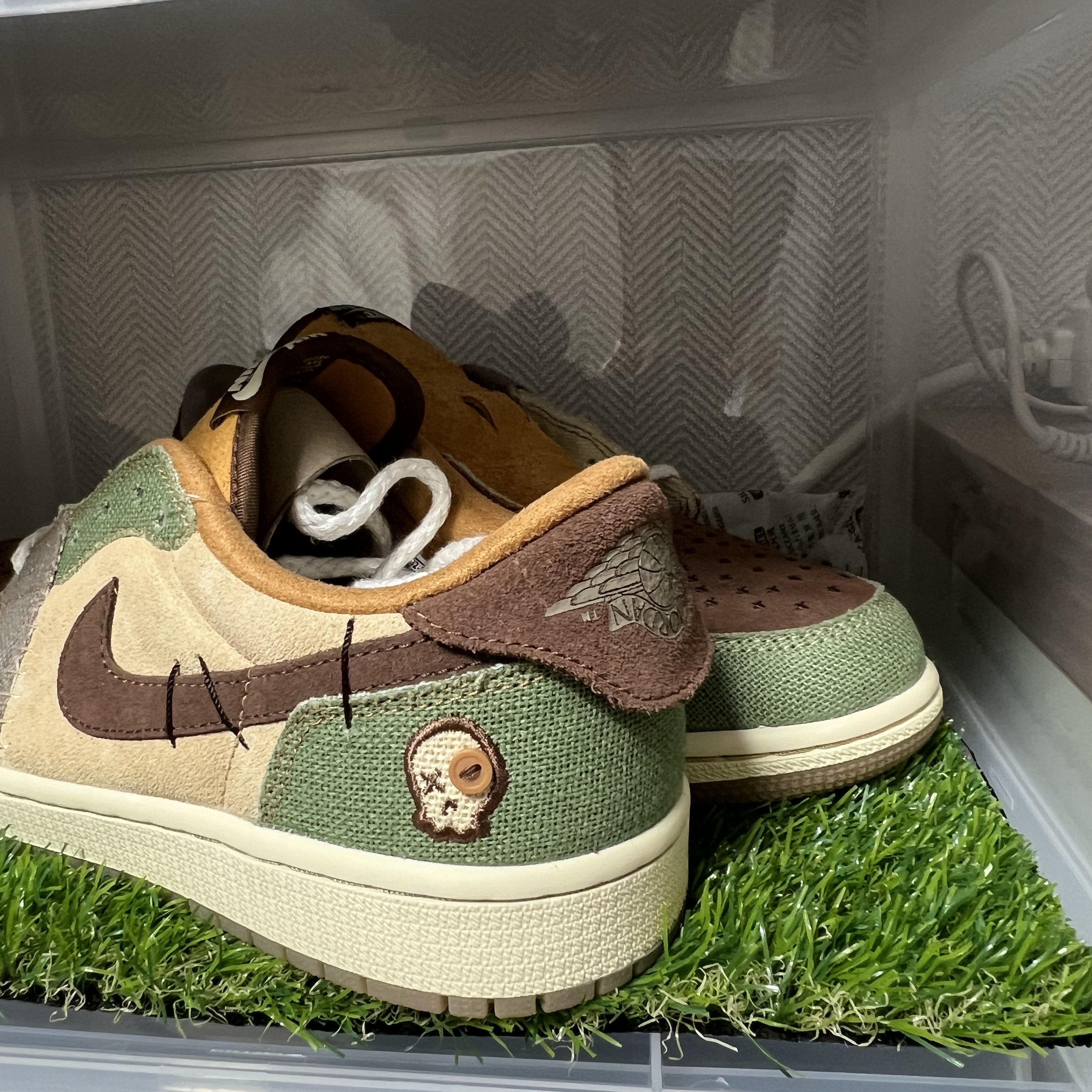 Jordan 1 x Zion Williamson Retro Low OG Flax and Oil Green 착용 스타일