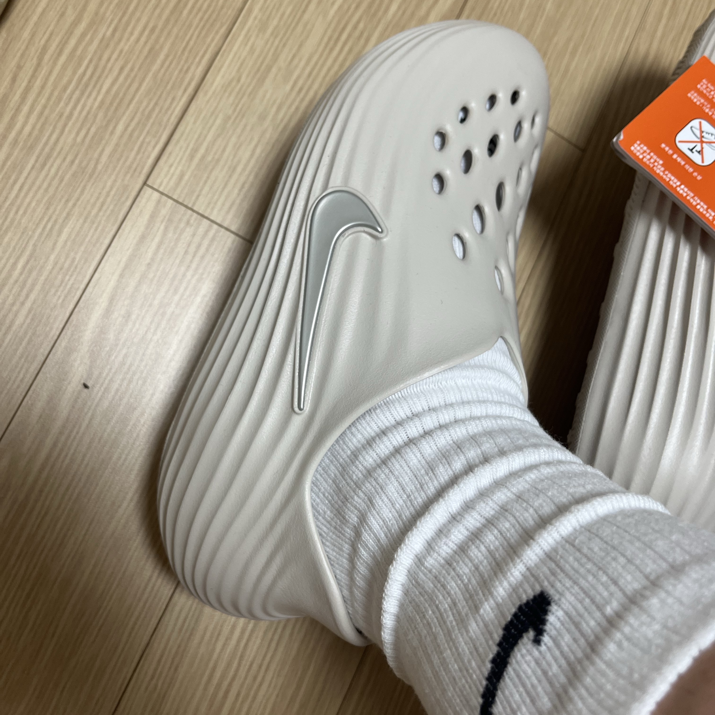 (W) Nike ReactX Rejuven8 Light Orewood Brown 착용 스타일