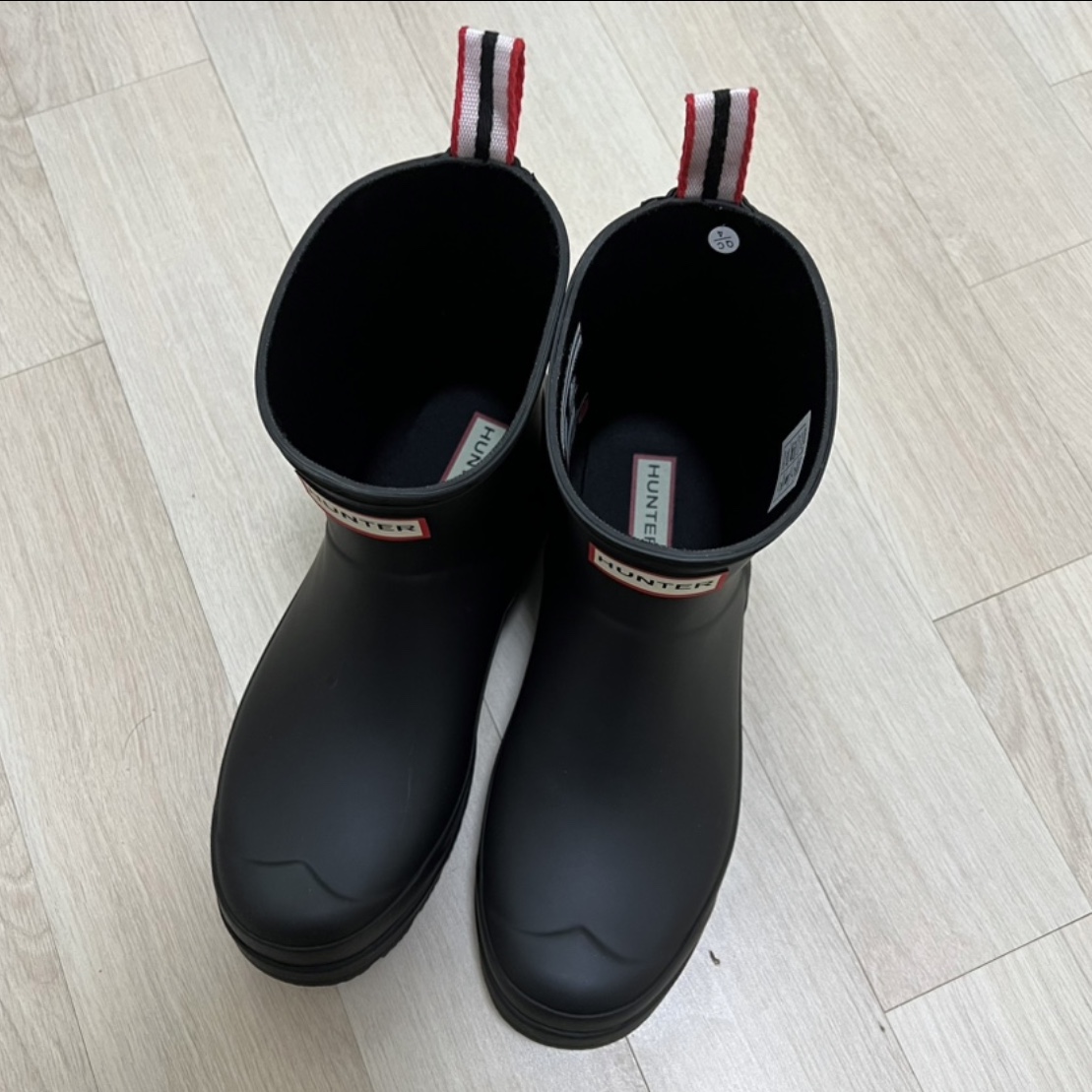 (W) Hunter Play Short Rain Boots Black 착용 스타일