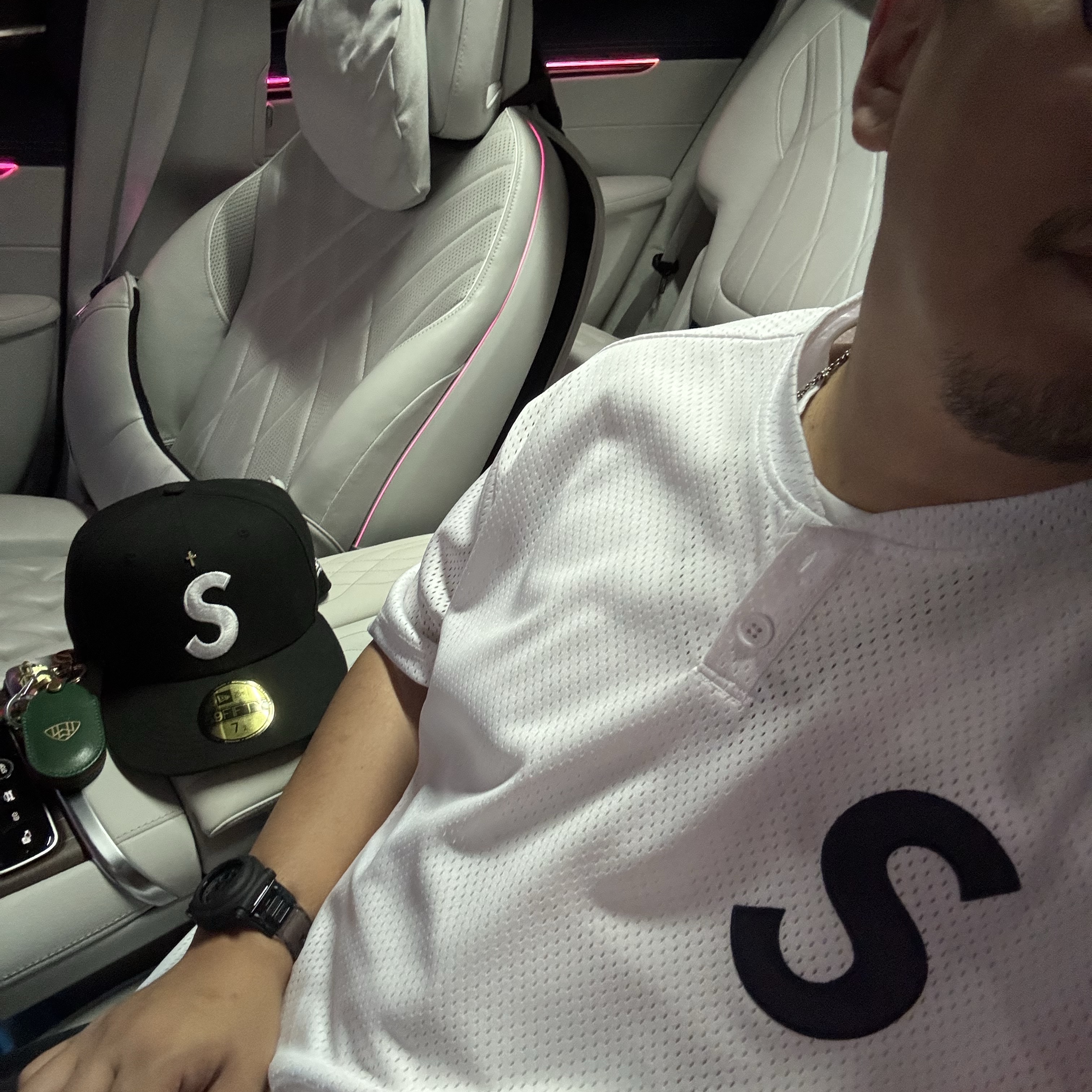 Supreme Gold Cross S Logo New Era Black - 24SS, Supreme S Logo Baseball Henley White - 25SS 착용 스타일 - 2