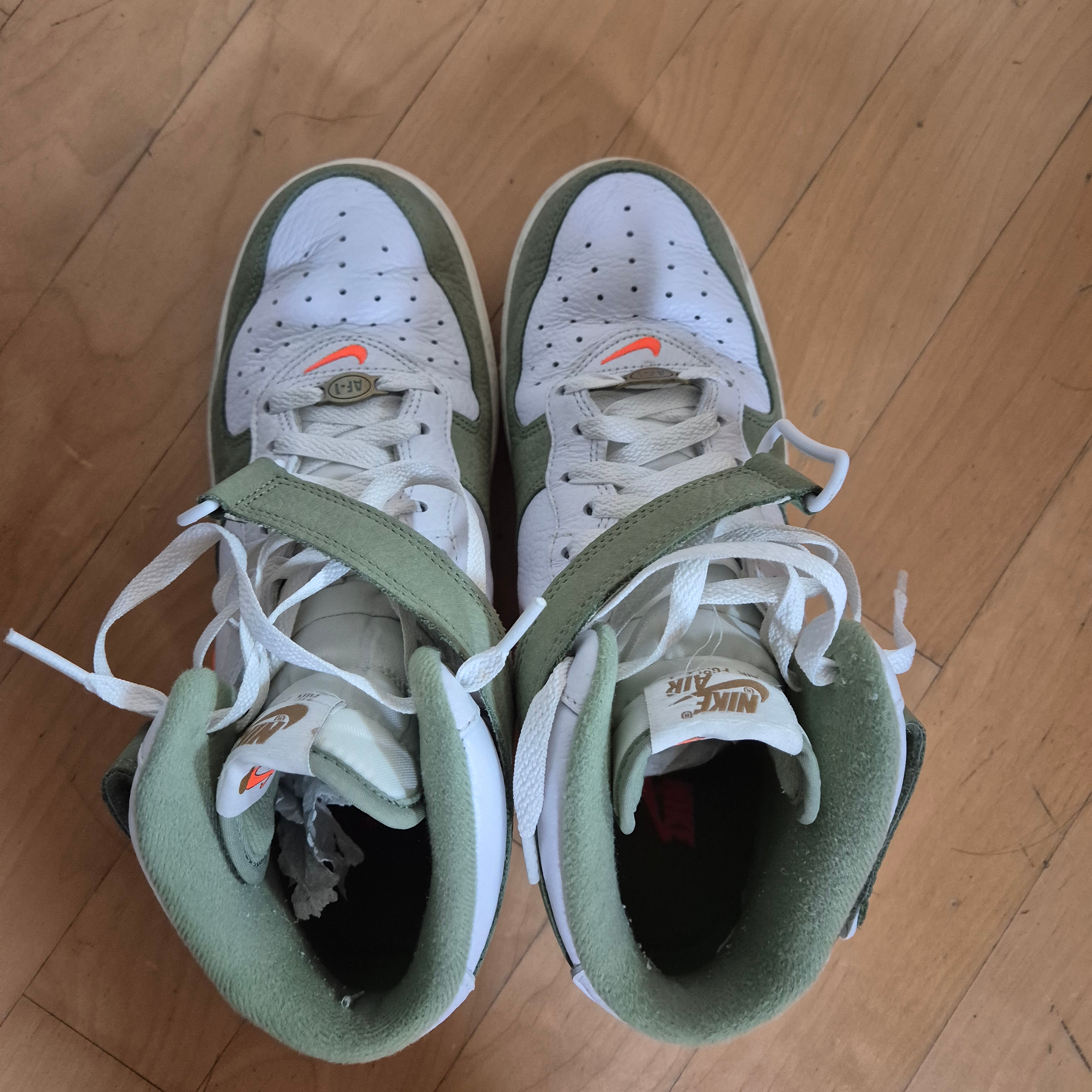 Nike Air Force 1 Mid '07 QS Olive Green and Total Orange 착용 스타일