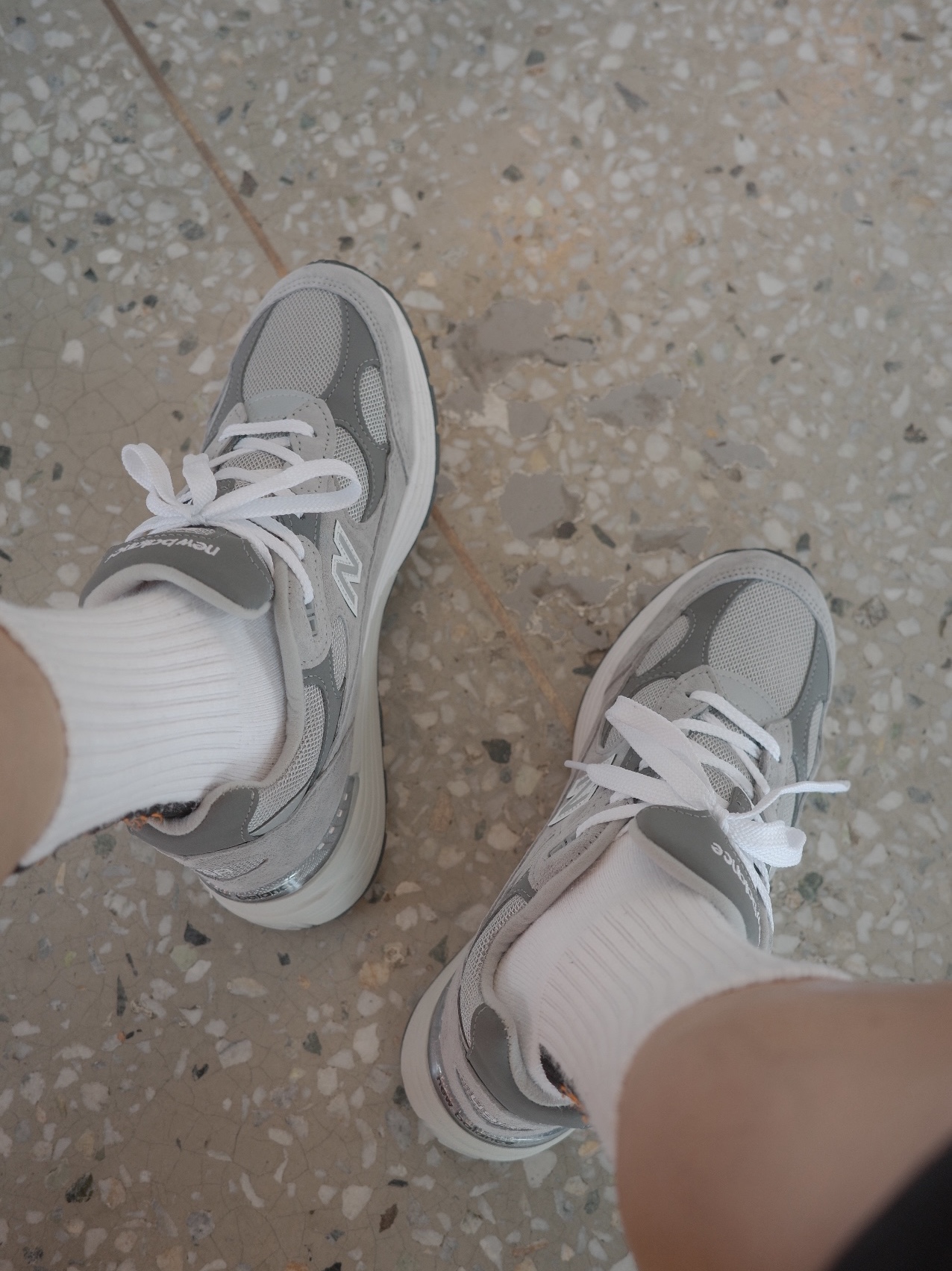 New Balance 992 Made in USA Core Grey Silver Metallic 착용 스타일