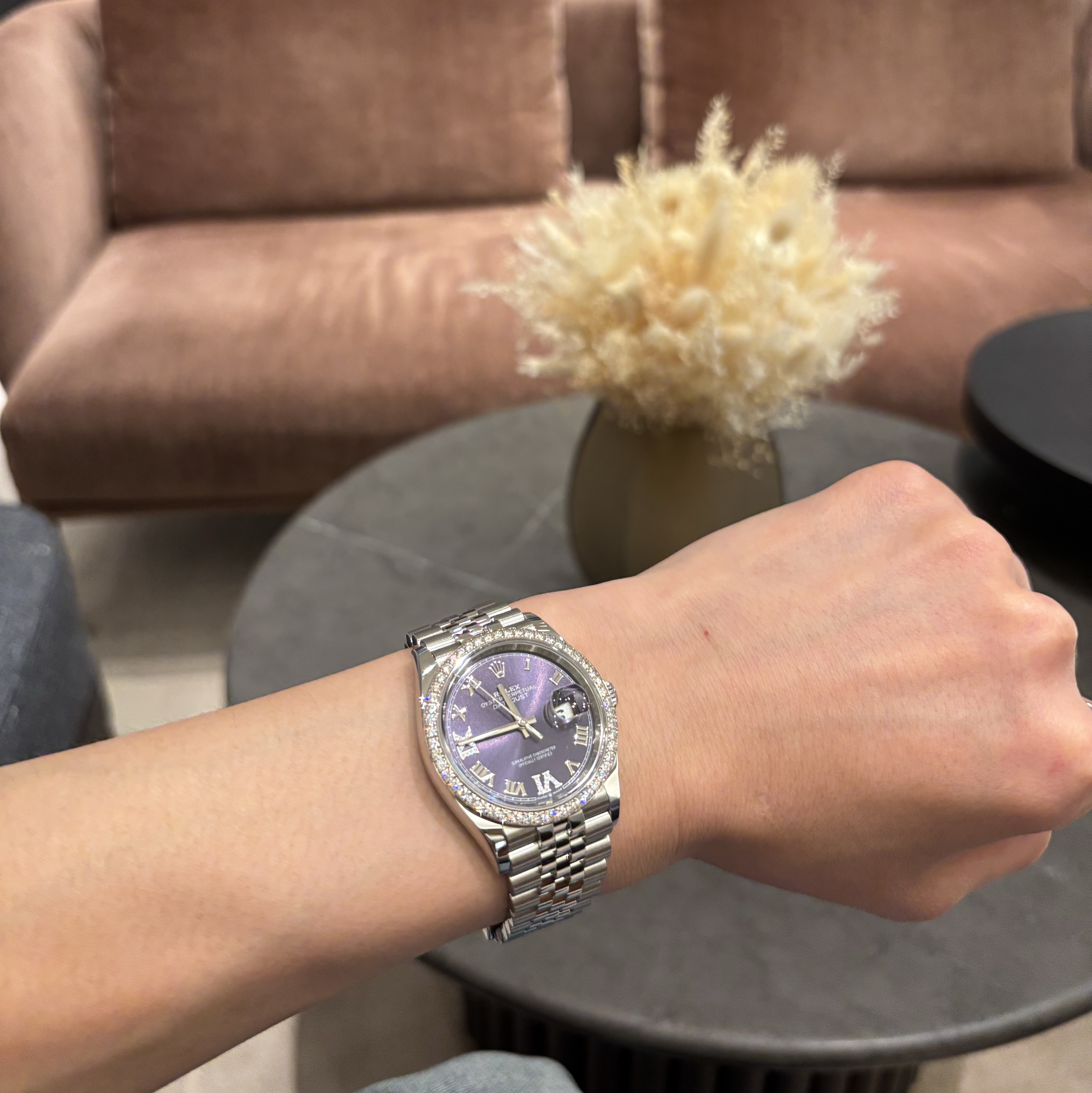 Rolex Datejust 36mm 126234 Aubergine Roman Diamond-Set Jubilee 착용 스타일 - 2