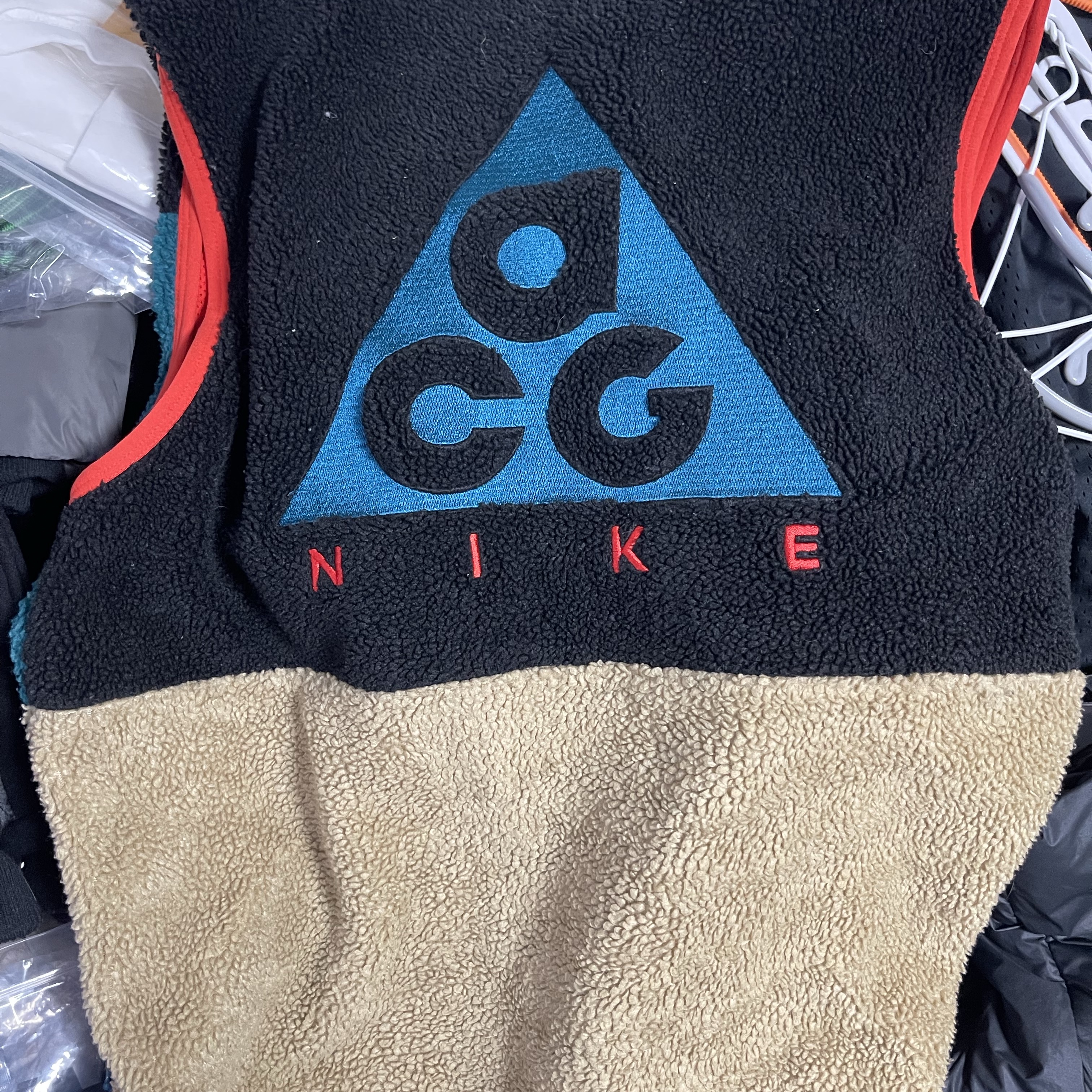 Nike ACG Vest Black Parachute Beige Geode Teal - US/EU 착용 스타일