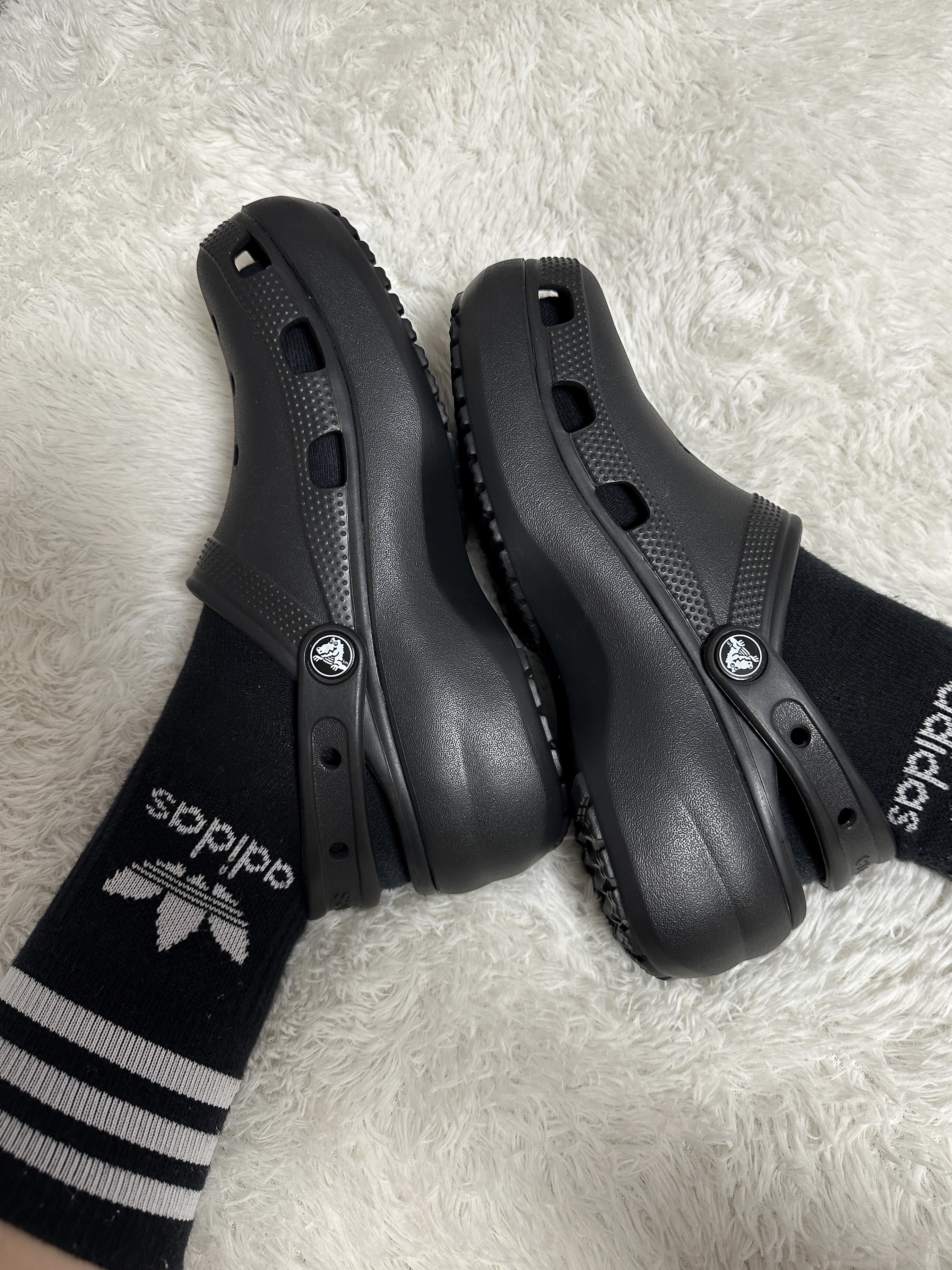 (W) Crocs Classic Platform Clog Black 착용 스타일