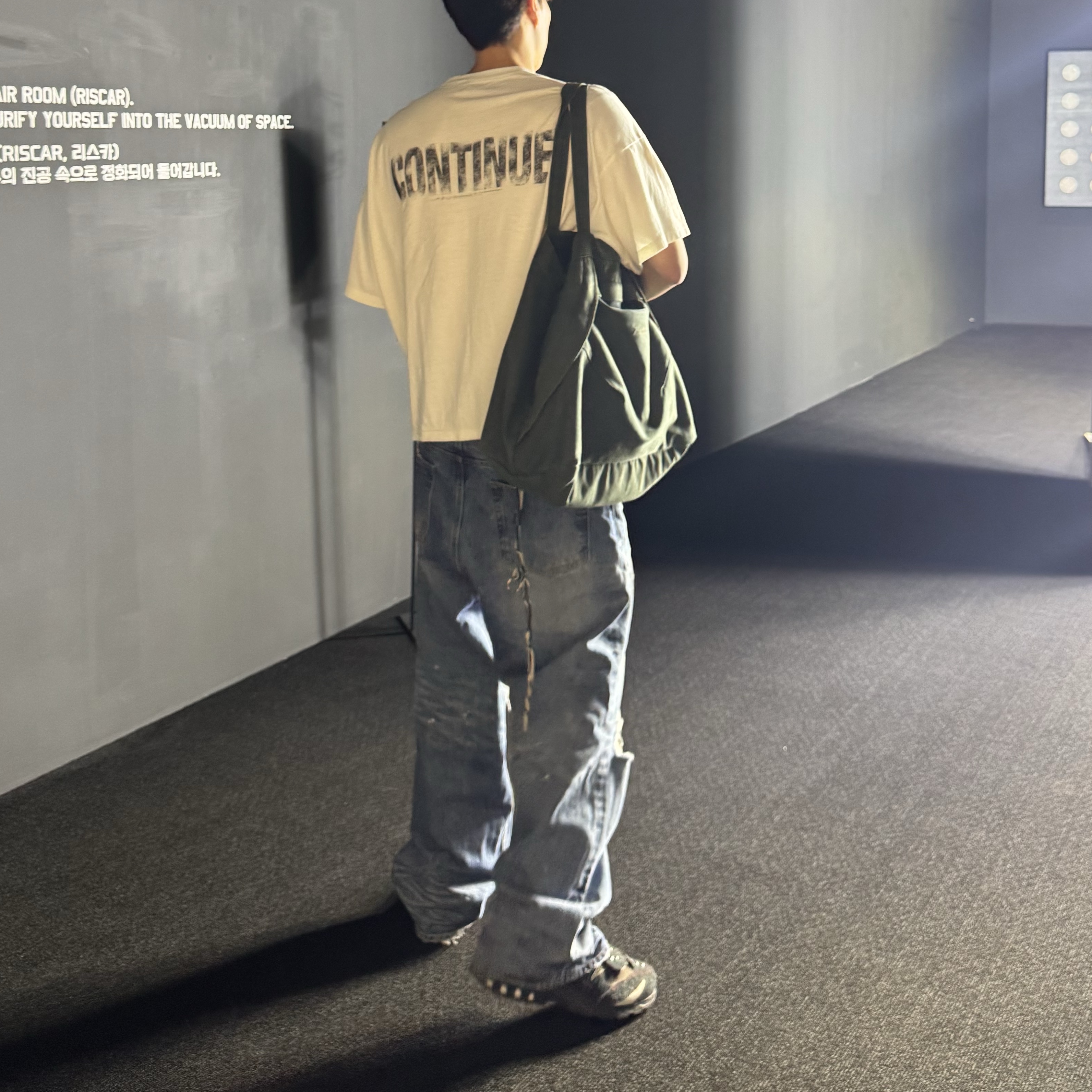 Salomon x The Broken Arm XA Jungle Black White, Farfromwhat Far Vintage Washed Jeans Blue 착용 스타일 - 2