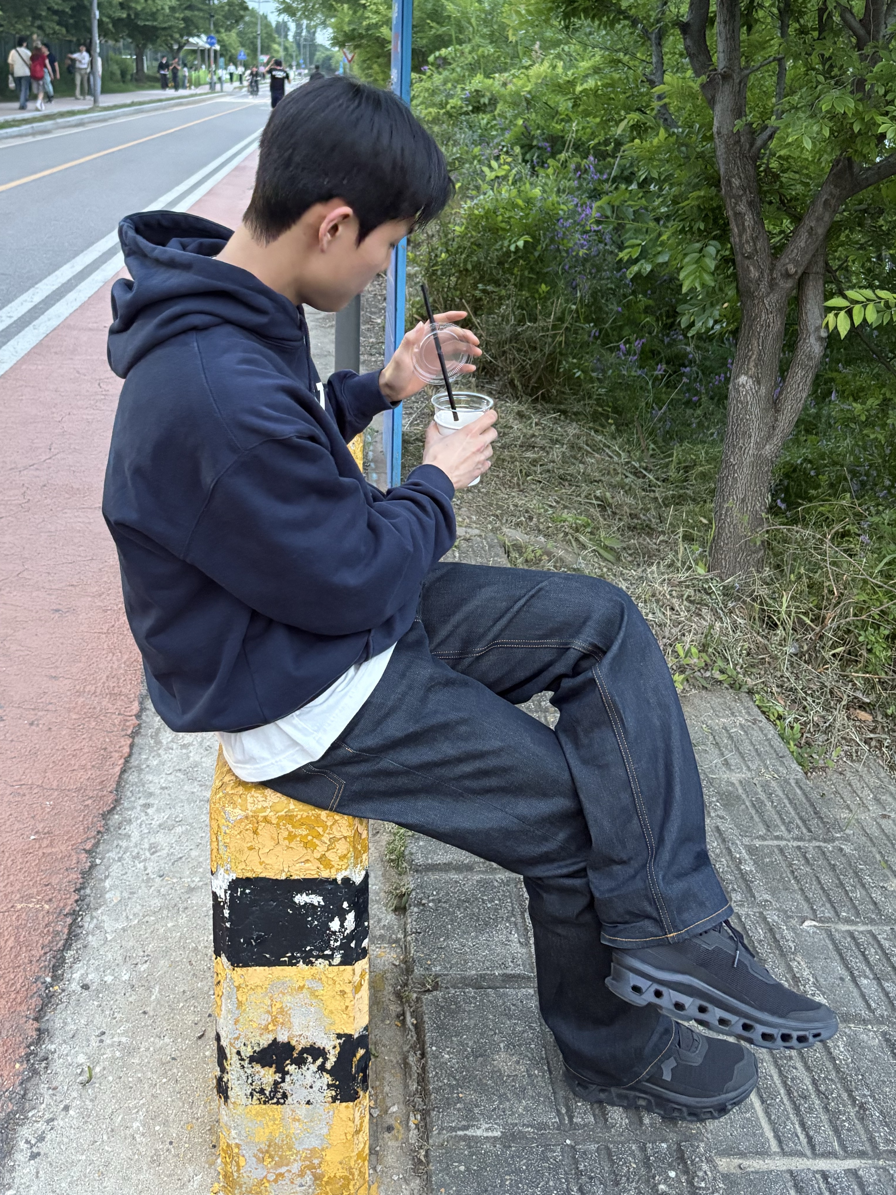 On Running Cloudmonster Void Black 착용 스타일 - 2