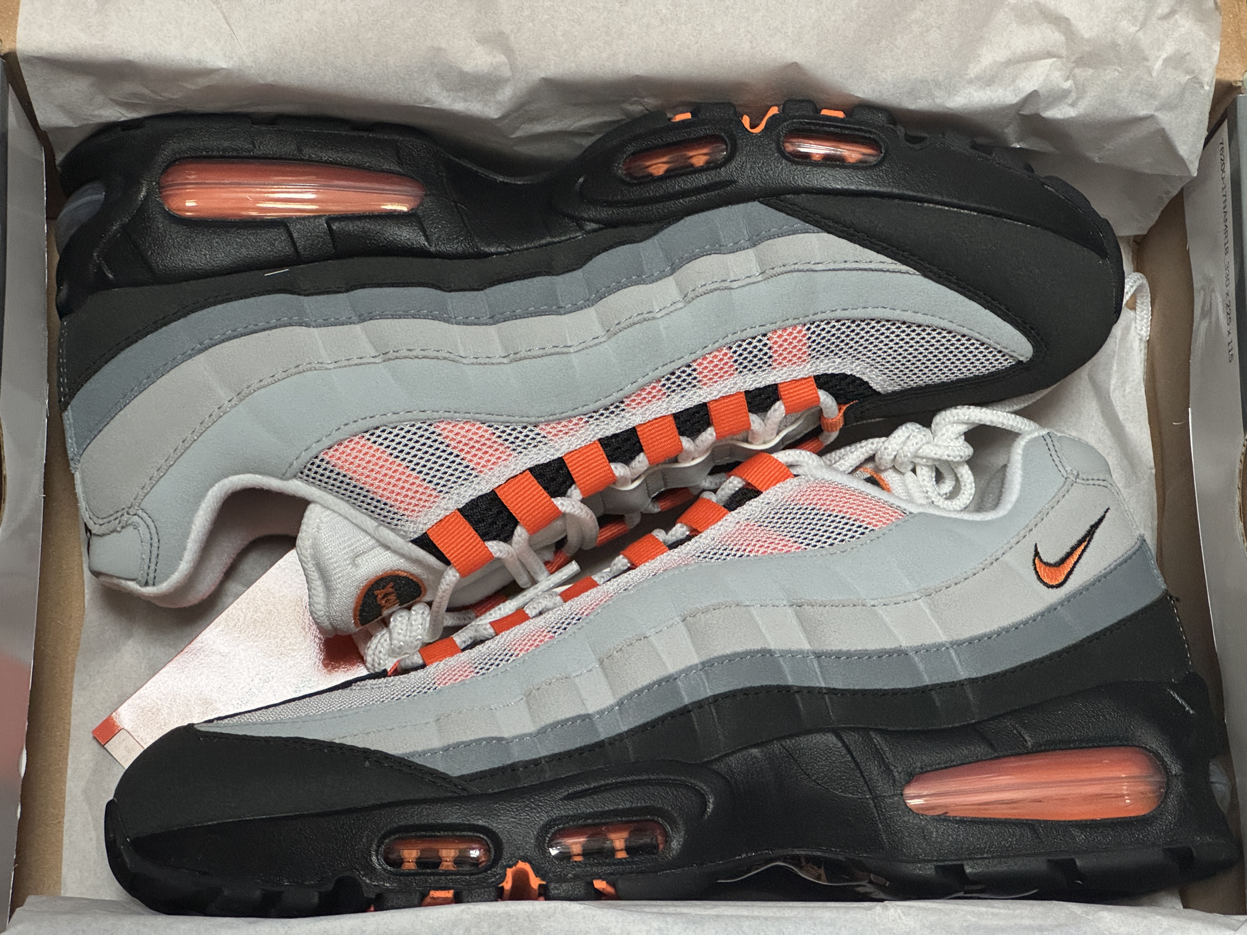 Nike Air Max 95 OG Bright Mandarin 착용 스타일