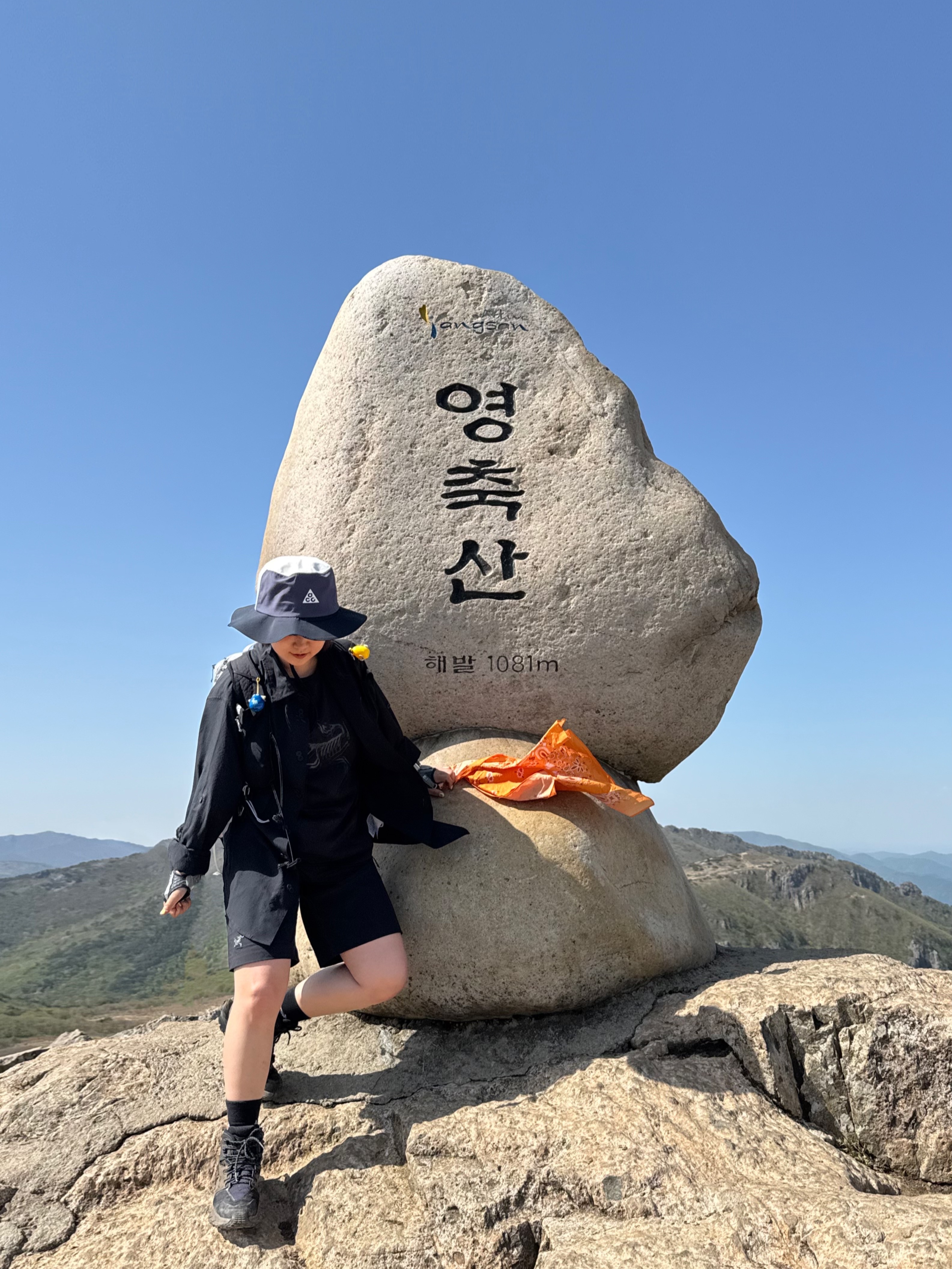 Arc'teryx Ionia Merino Wool Logo SS T-Shirt Black, Nike ACG Dri-Fit UV Devastation Trail Shirt Black Summit White - Asia 착용 스타일