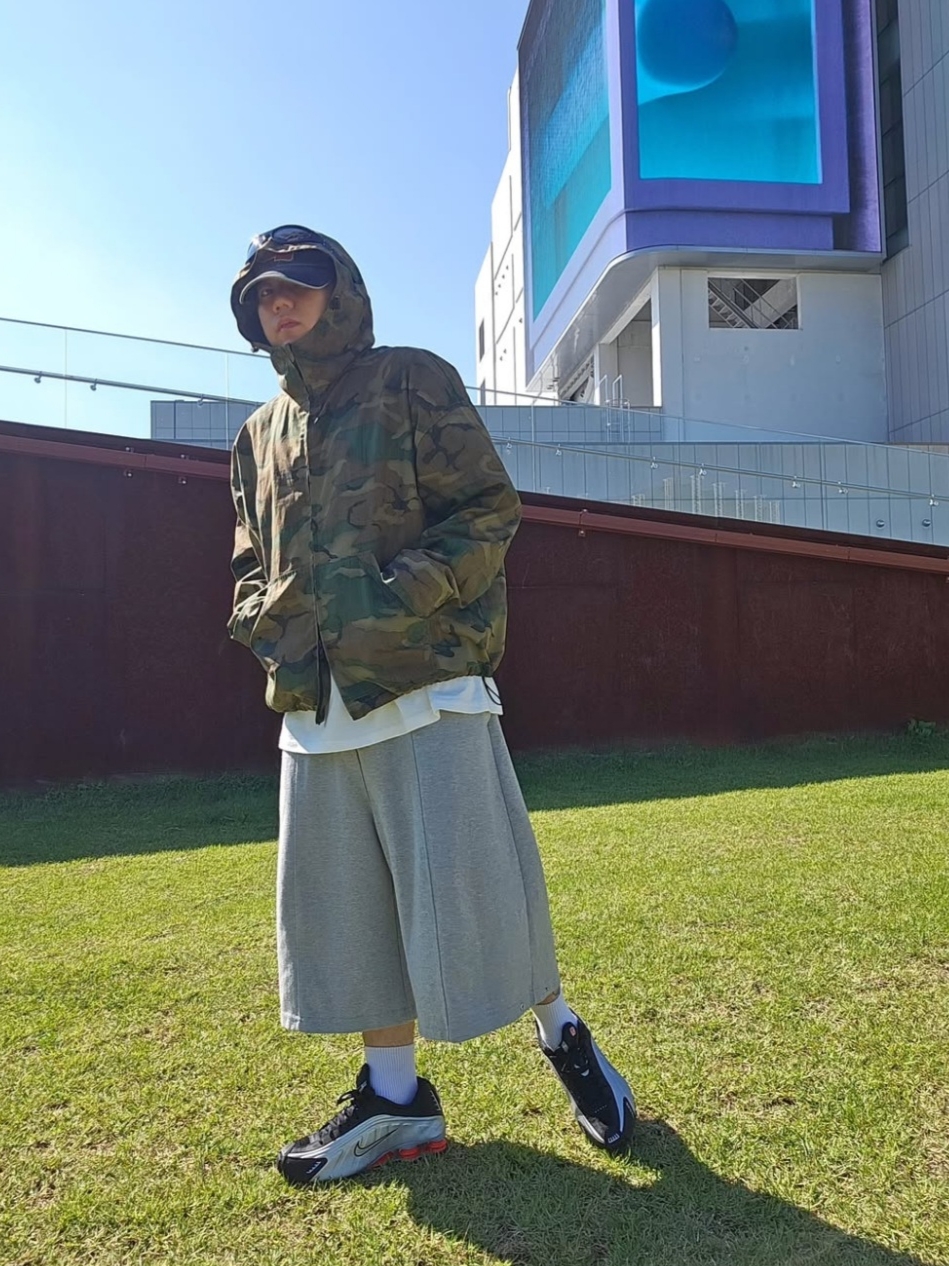 Nonnod Zip Jacket Camo, Nike Shox R4 Metallic Silver Red 착용 스타일 - 2