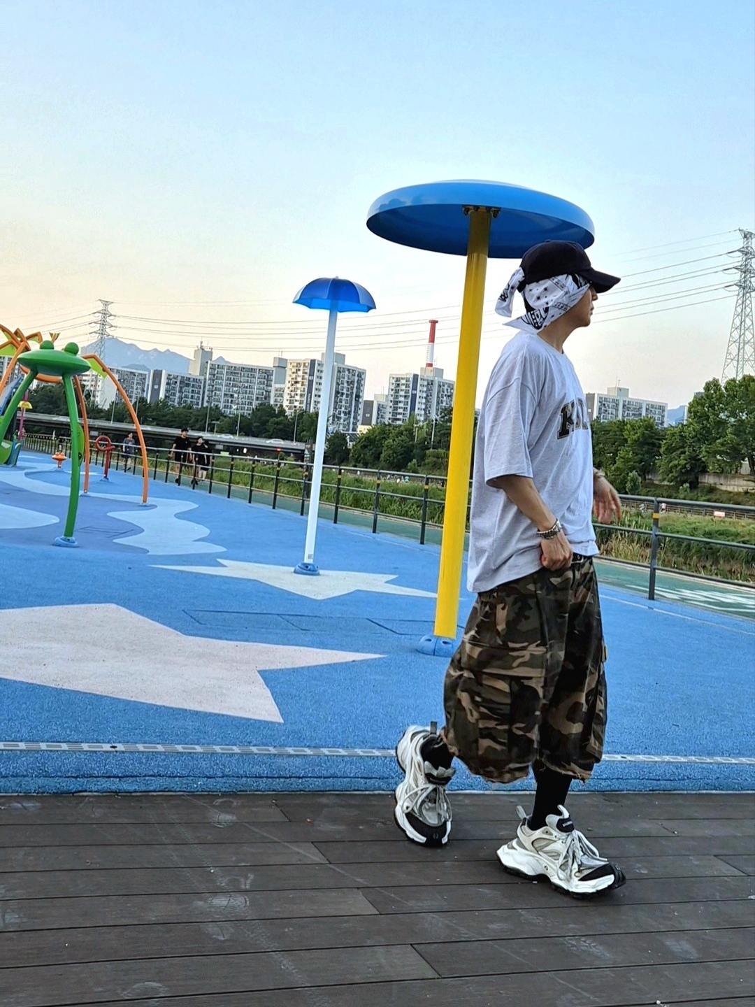 [더블적립]Farfromwhat Far Patch Logo Cap Navy 착용 스타일 - 4