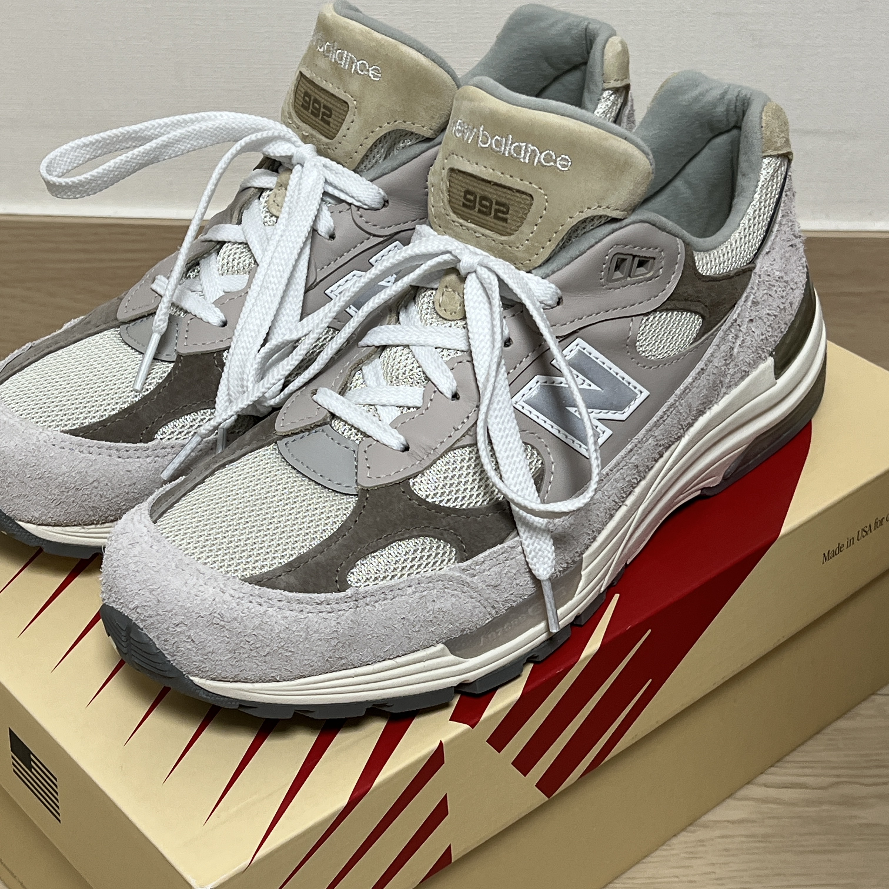 New Balance 992 Made in USA Moonrock Mushroom 착용 스타일
