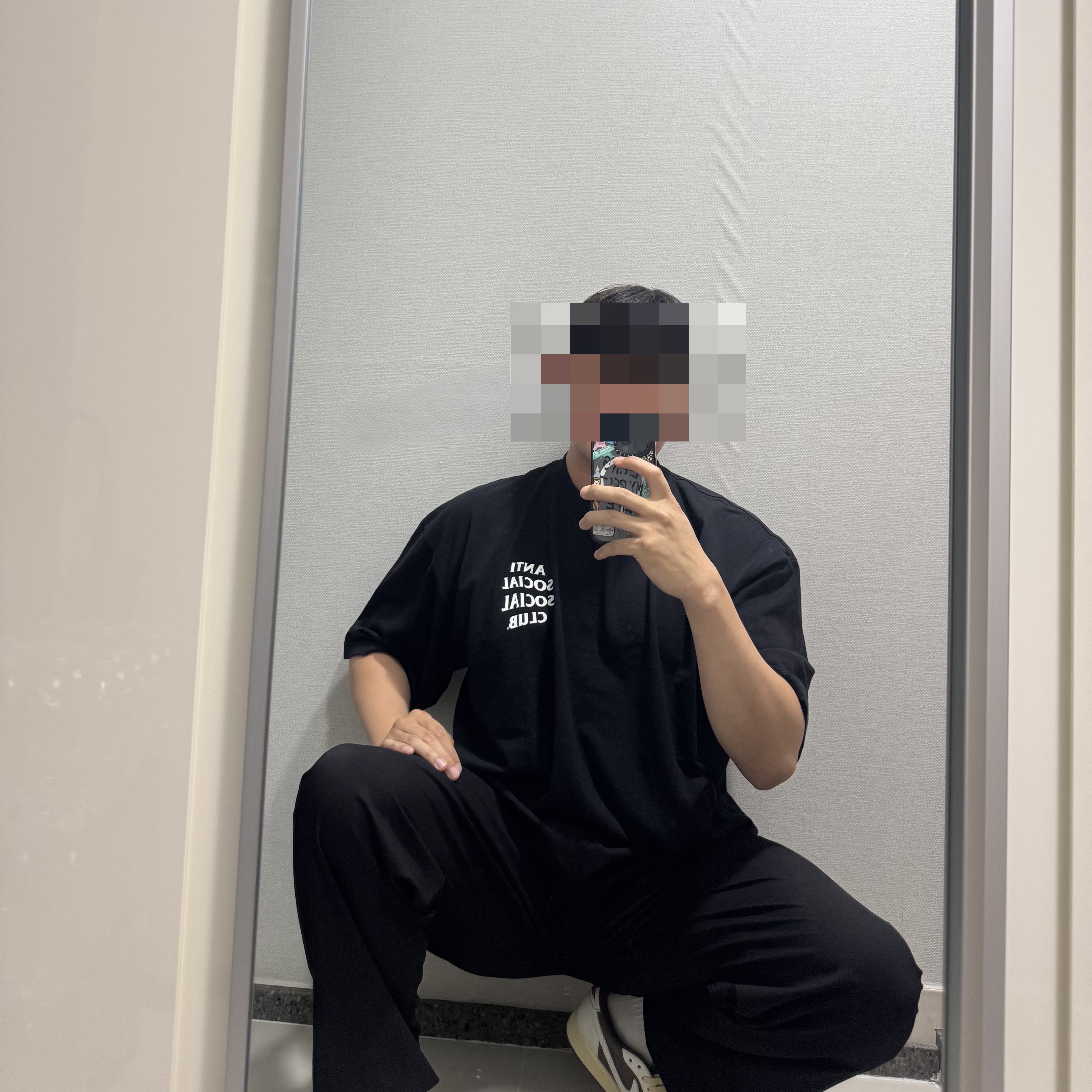 Anti Social Social Club Mind Games S/S Tee Black, Jordan 1 x Travis Scott Retro Low OG SP Sail and Ridgerock 착용 스타일