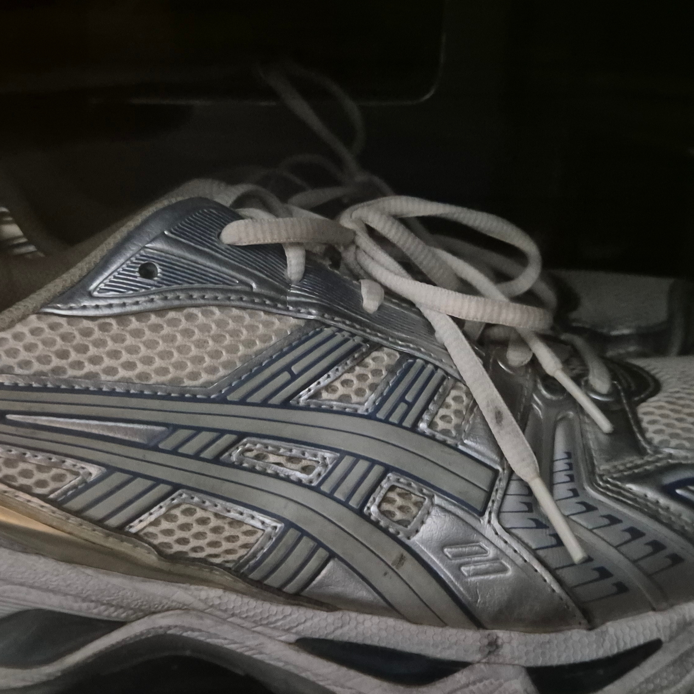 Asics Gel-Kayano 14 Cream Pure Silver 착용 스타일