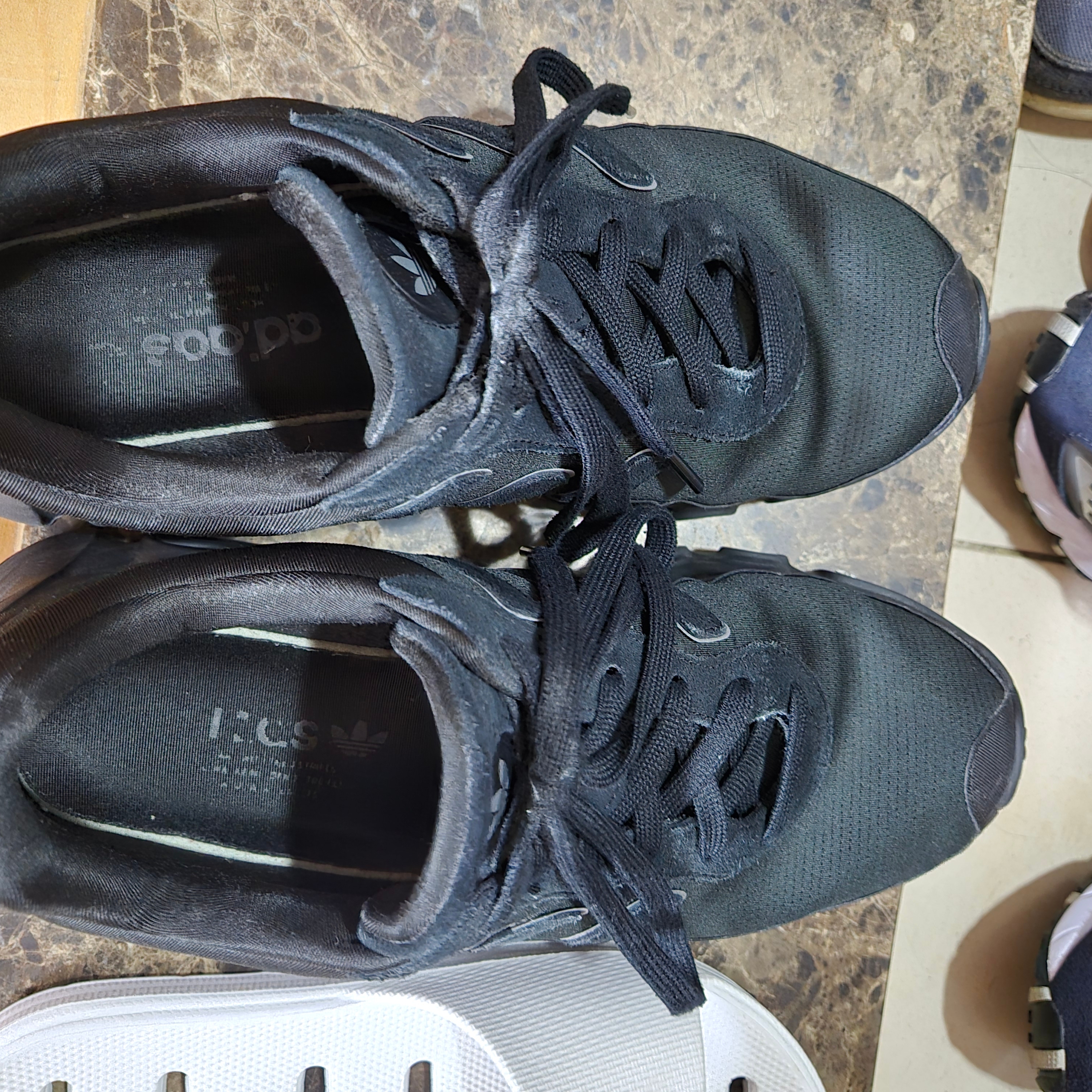 (J) Adidas Adiform Megaride Core Black Iron Metallic 착용 스타일